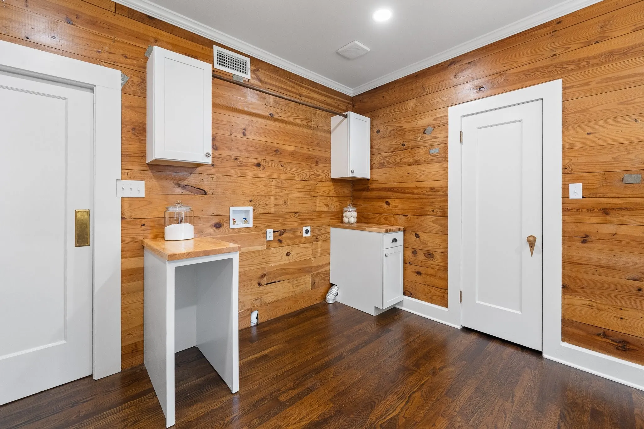Here's where you'd put your washer and dryer.
