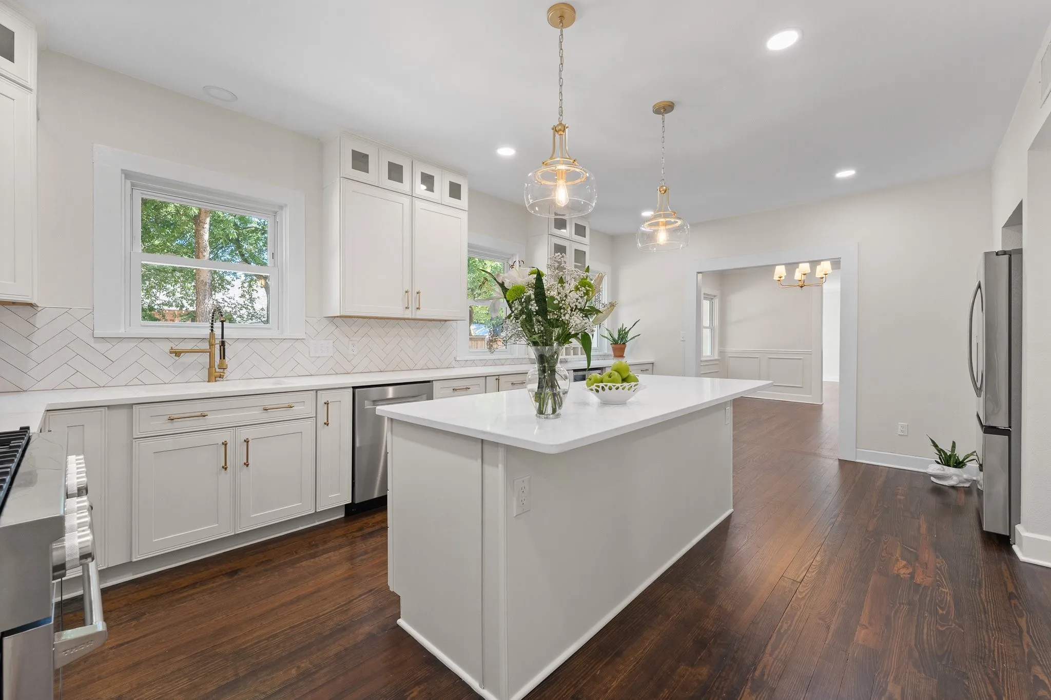 Who wouldn't want to cook in this gorgeous kitchen!