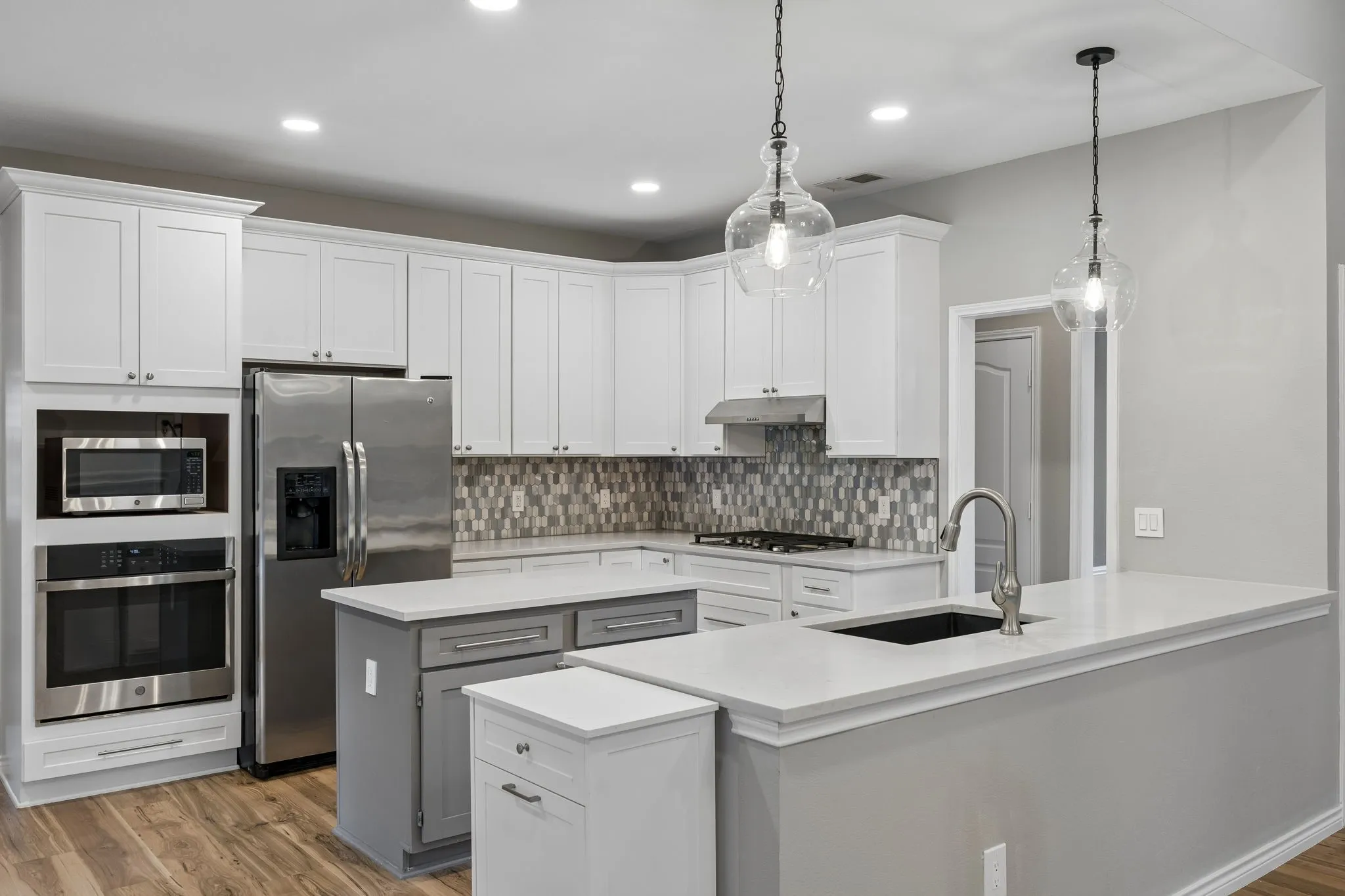 Single Family Residence For Rent in Collin County , 2809 Roper Drive, Plano, Texas 75025, 4 Bedroom, 2 Bathroom, 2 Garage spaces, 2,362 Sqft, built in 1989, mls#21380666, Real Estate Agent in Plano, Homes For Rent in Collin county, Homes For Rent in Plano, Realtor in Plano Texas, Real Estate Brokerage Independent Realty Texas, Luminita Cordes Realtor
