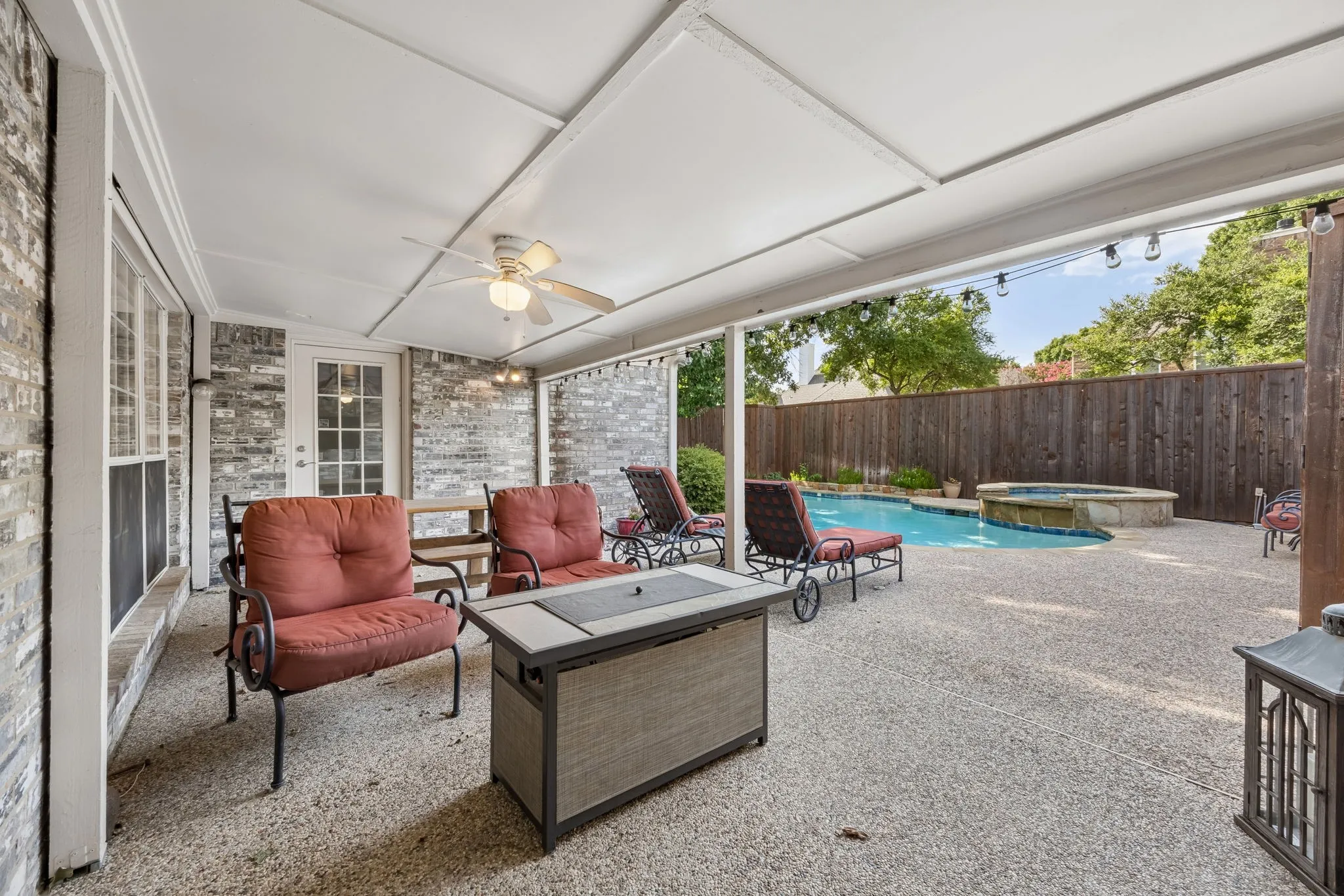 Single Family Residence For Rent in Collin County , 2809 Roper Drive, Plano, Texas 75025, 4 Bedroom, 2 Bathroom, 2 Garage spaces, 2,362 Sqft, built in 1989, mls#21380666, Real Estate Agent in Plano, Homes For Rent in Collin county, Homes For Rent in Plano, Realtor in Plano Texas, Real Estate Brokerage Independent Realty Texas, Luminita Cordes Realtor
