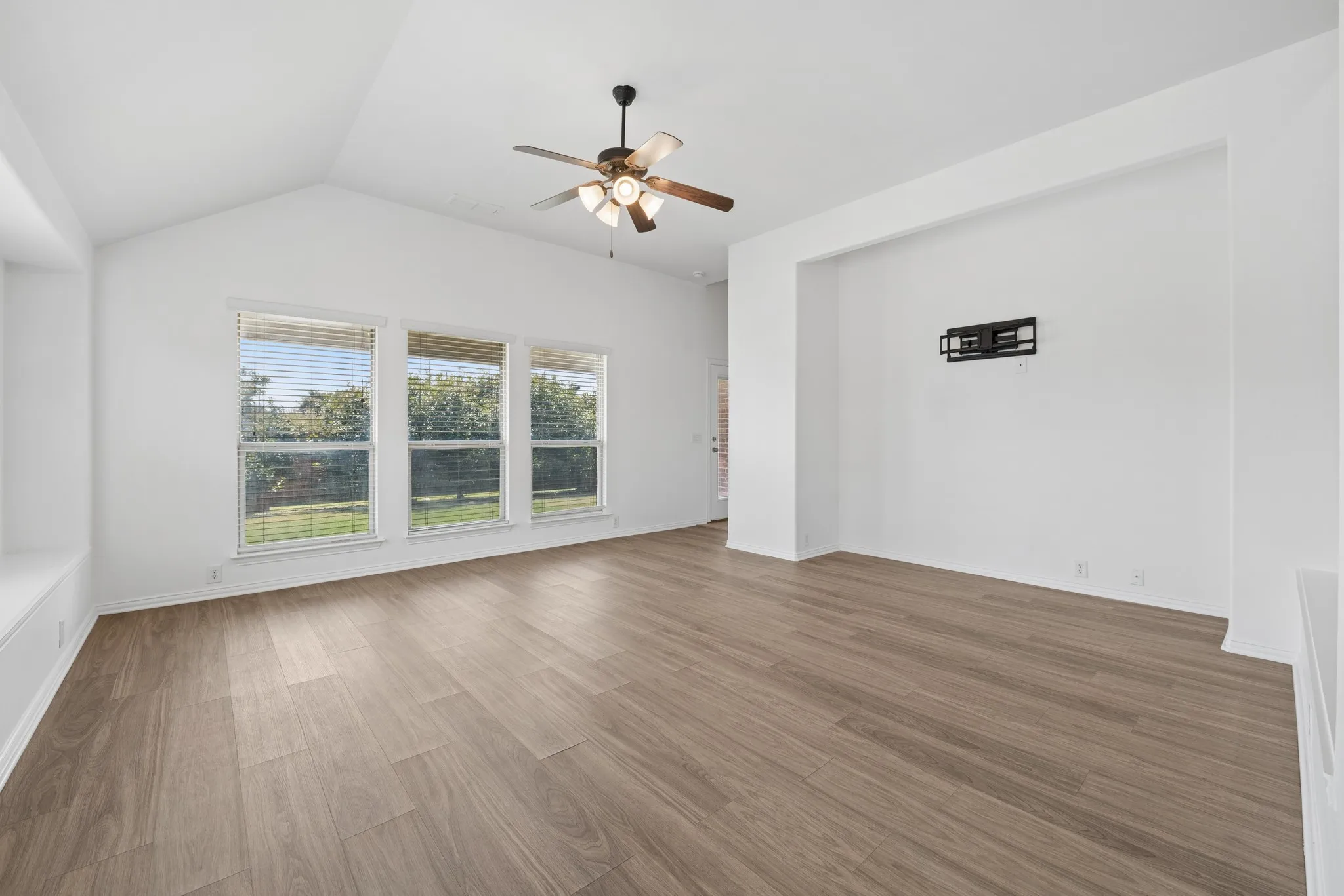 Single Family Residence For Rent in Denton County , 2405 Marble Canyon Drive, Little Elm, Texas 75068, 4 Bedroom, 3 Bathroom, 2 Garage spaces, 2,326 Sqft, built in 2008, mls#21381609, Real Estate Agent in Little Elm, Homes For Rent in Denton county, Homes For Rent in Little Elm, Realtor in Little Elm Texas, Real Estate Brokerage Independent Realty Texas, Luminita Cordes Realtor