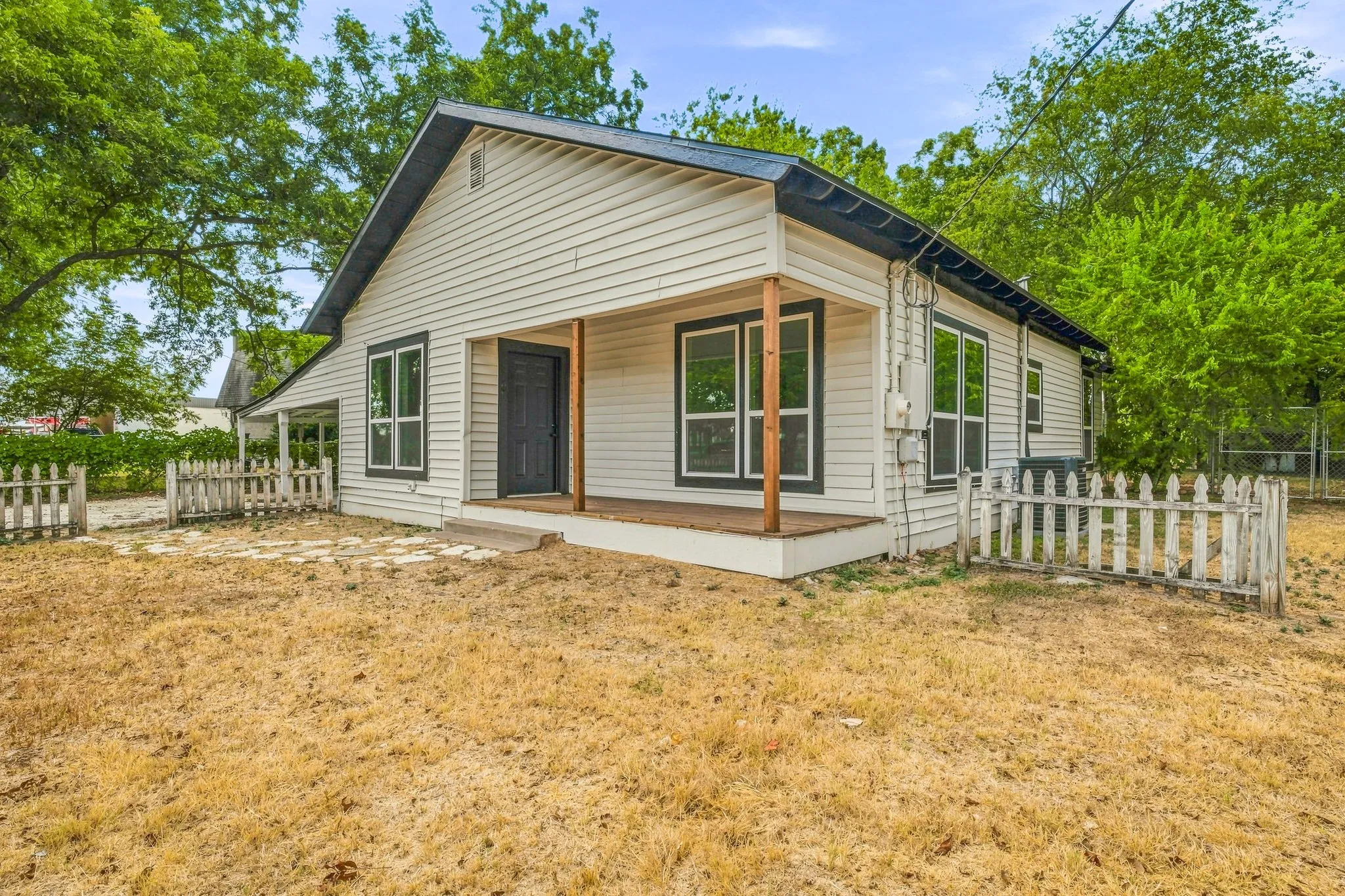 Single Family Residence For Sale in Somervell County , 403 N Gaither Street, Glen Rose, Texas 76043, 3 Bedroom, 2 Bathroom, Garage spaces, 1,472 Sqft, built in 0, mls#21381833, Real Estate Agent in Glen Rose, Homes For Sale in Somervell county, Homes For Sale in Glen Rose, Realtor in Glen Rose Texas, Real Estate Brokerage Independent Realty Texas, Luminita Cordes Realtor