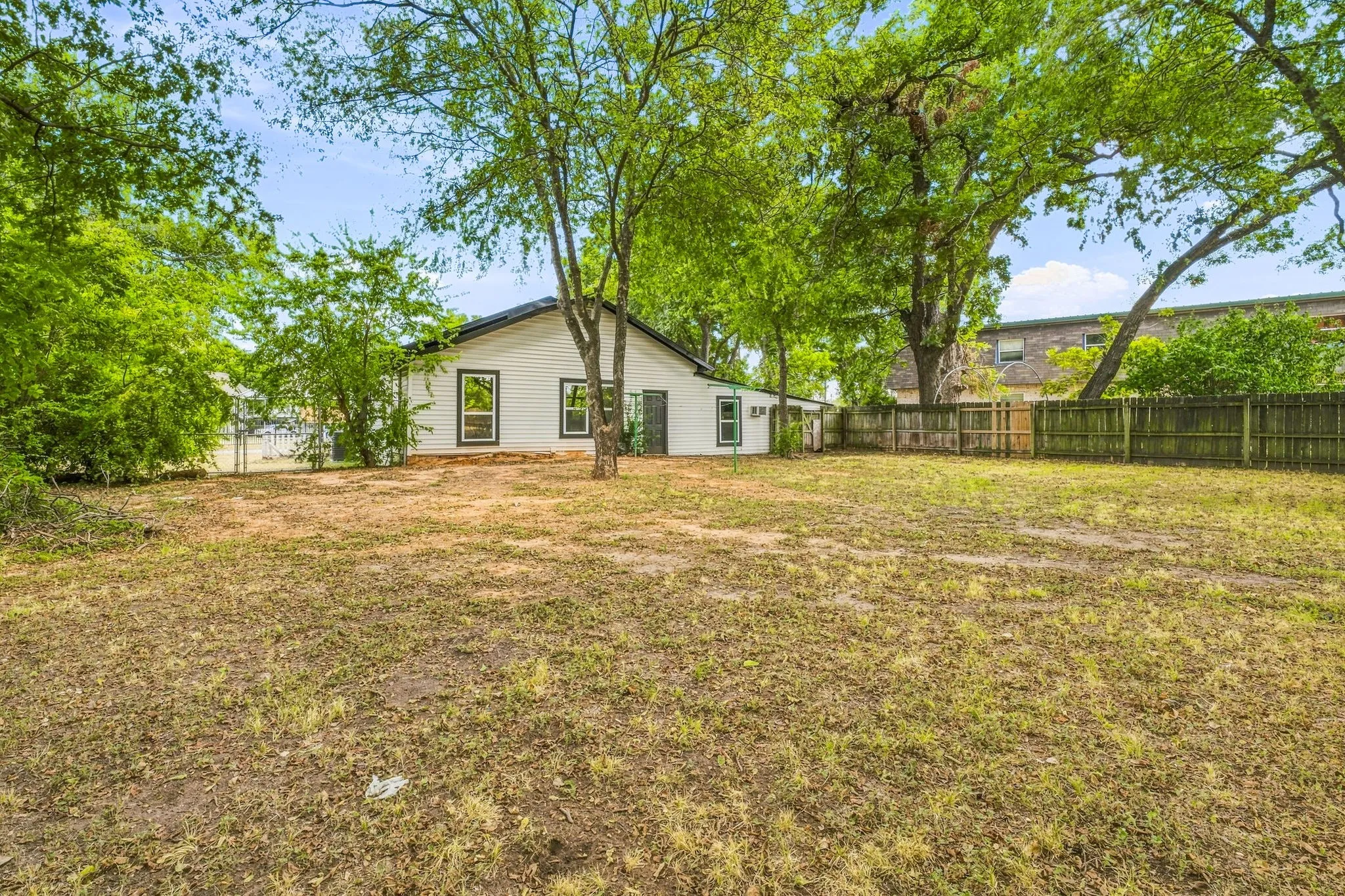 Single Family Residence For Sale in Somervell County , 403 N Gaither Street, Glen Rose, Texas 76043, 3 Bedroom, 2 Bathroom, Garage spaces, 1,472 Sqft, built in 0, mls#21381833, Real Estate Agent in Glen Rose, Homes For Sale in Somervell county, Homes For Sale in Glen Rose, Realtor in Glen Rose Texas, Real Estate Brokerage Independent Realty Texas, Luminita Cordes Realtor