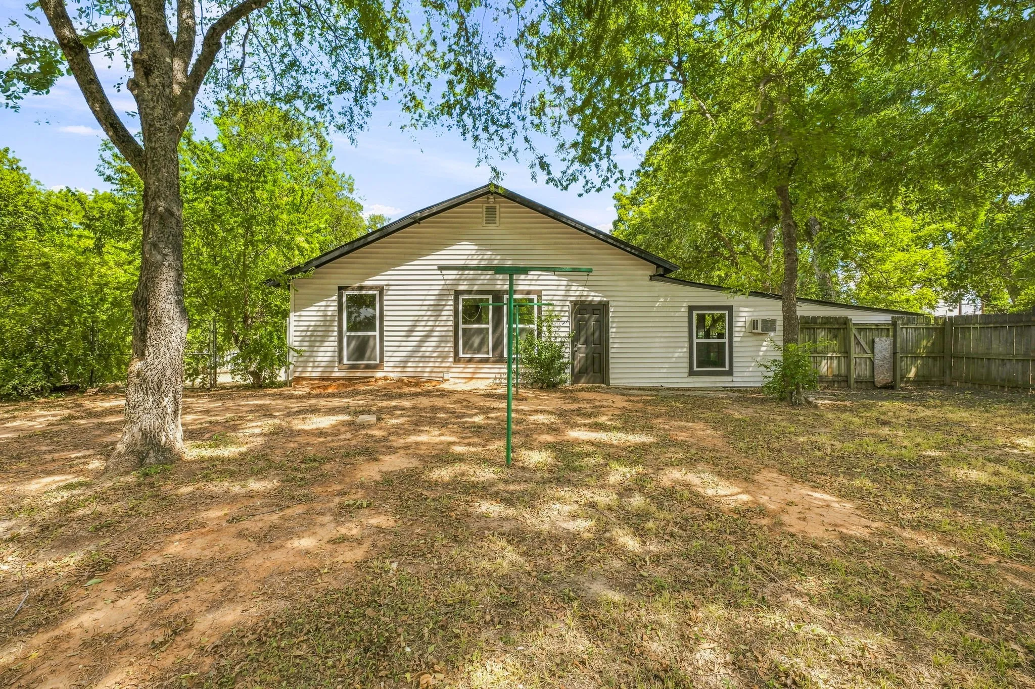 Single Family Residence For Sale in Somervell County , 403 N Gaither Street, Glen Rose, Texas 76043, 3 Bedroom, 2 Bathroom, Garage spaces, 1,472 Sqft, built in 0, mls#21381833, Real Estate Agent in Glen Rose, Homes For Sale in Somervell county, Homes For Sale in Glen Rose, Realtor in Glen Rose Texas, Real Estate Brokerage Independent Realty Texas, Luminita Cordes Realtor