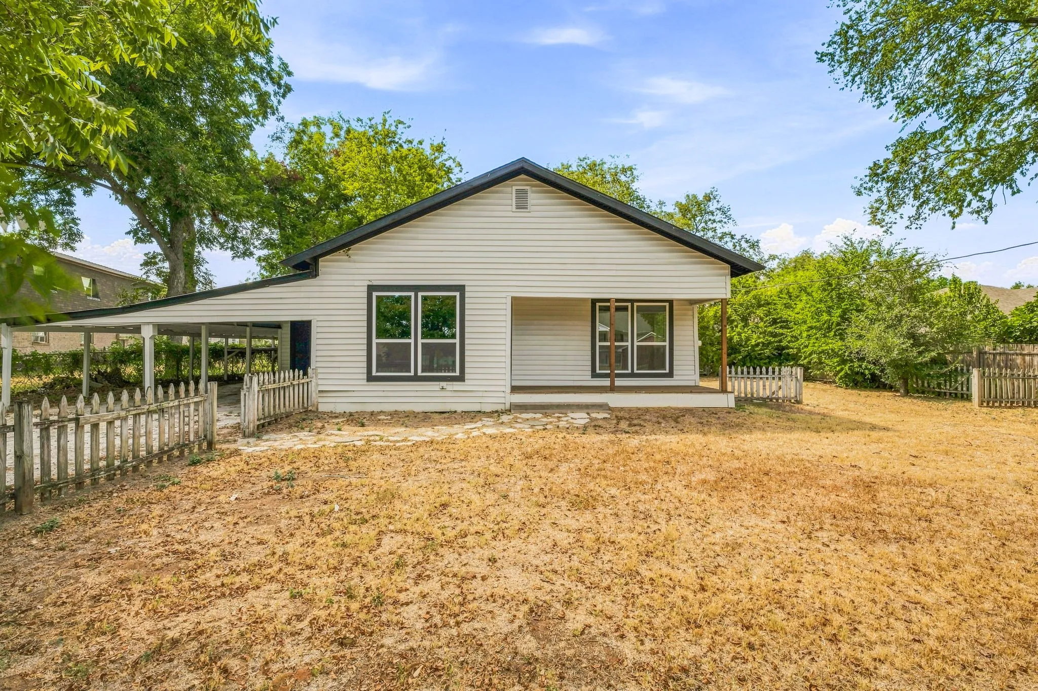 Single Family Residence For Sale in Somervell County , 403 N Gaither Street, Glen Rose, Texas 76043, 3 Bedroom, 2 Bathroom, Garage spaces, 1,472 Sqft, built in 0, mls#21381833, Real Estate Agent in Glen Rose, Homes For Sale in Somervell county, Homes For Sale in Glen Rose, Realtor in Glen Rose Texas, Real Estate Brokerage Independent Realty Texas, Luminita Cordes Realtor