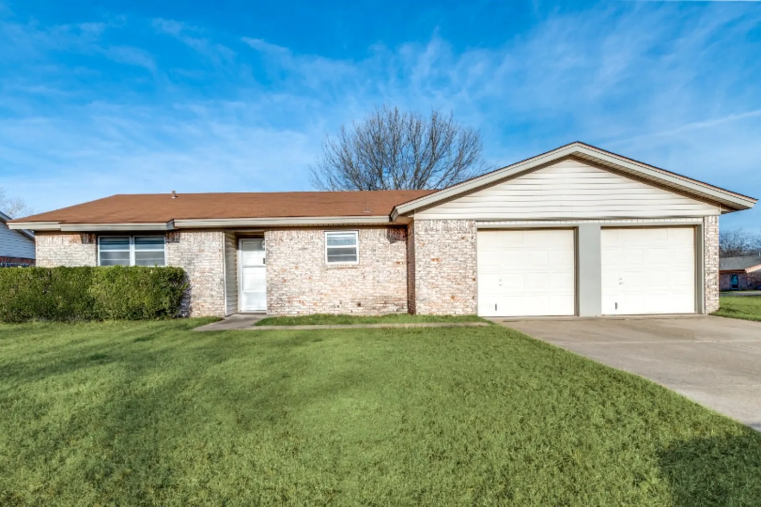 Single Family Residence For Rent in Tarrant County , 900 Skelly Street, Crowley, Texas 76036, 3 Bedroom, 2 Bathroom, 2 Garage spaces, 1,726 Sqft, built in 1973, mls#21382363, Real Estate Agent in Crowley, Homes For Rent in Tarrant county, Homes For Rent in Crowley, Realtor in Crowley Texas, Real Estate Brokerage Independent Realty Texas, Luminita Cordes Realtor