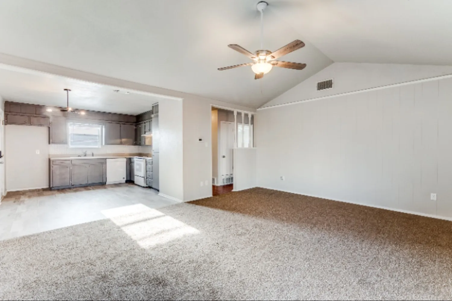 Single Family Residence For Rent in Tarrant County , 900 Skelly Street, Crowley, Texas 76036, 3 Bedroom, 2 Bathroom, 2 Garage spaces, 1,726 Sqft, built in 1973, mls#21382363, Real Estate Agent in Crowley, Homes For Rent in Tarrant county, Homes For Rent in Crowley, Realtor in Crowley Texas, Real Estate Brokerage Independent Realty Texas, Luminita Cordes Realtor