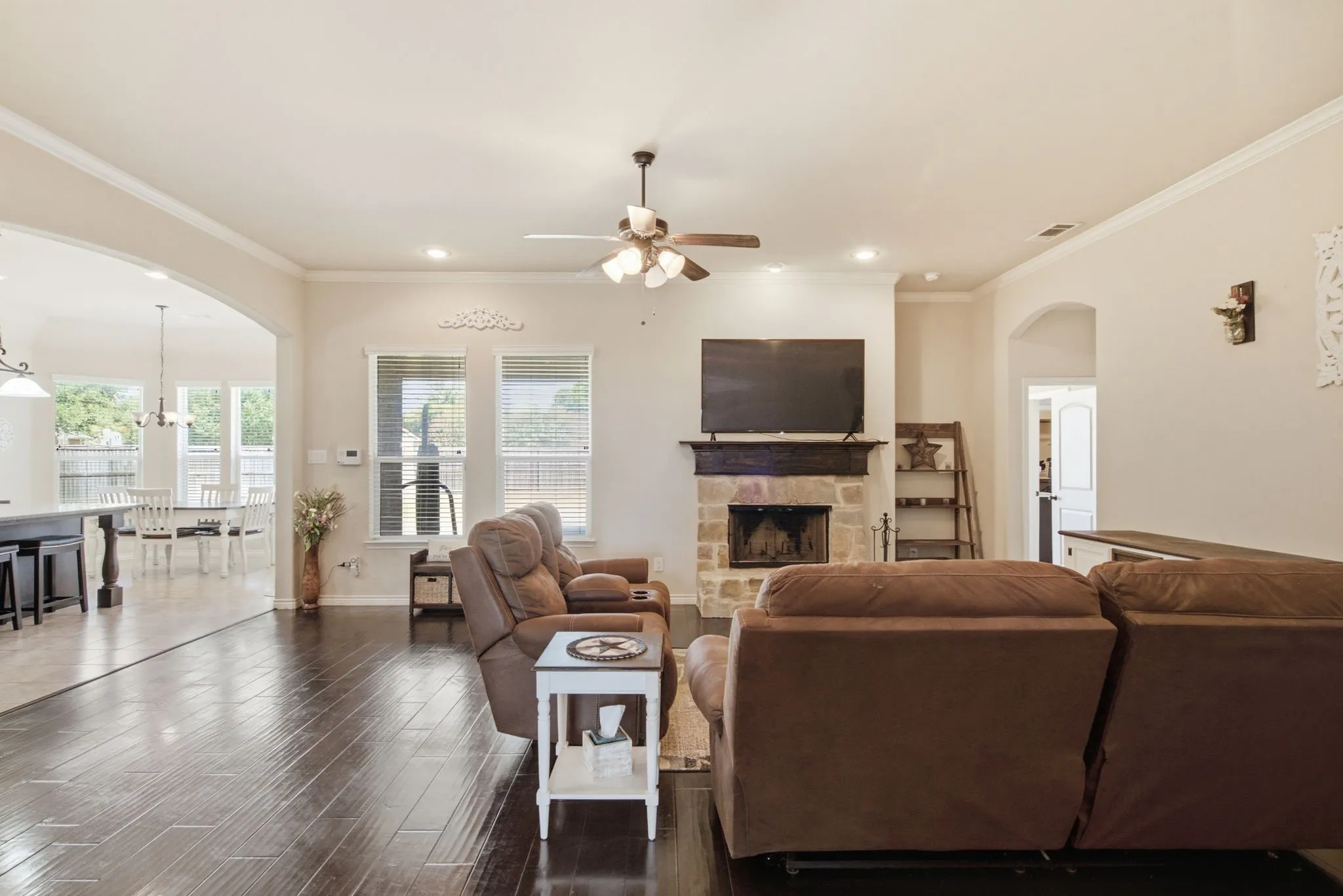 OPEN FLOOR PLAN