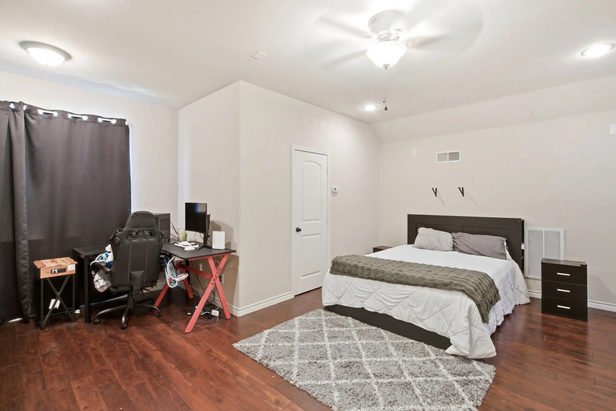 Single Family Residence For Sale in Hood County , 3112 White Horse Court, Granbury, Texas 76049, 4 Bedroom, 3 Bathroom, 2 Garage spaces, 2,582 Sqft, built in 2014, mls#21380301, Real Estate Agent in Granbury, Homes For Sale in Hood county, Homes For Sale in Granbury, Realtor in Granbury Texas, Real Estate Brokerage Independent Realty Texas, Luminita Cordes Realtor