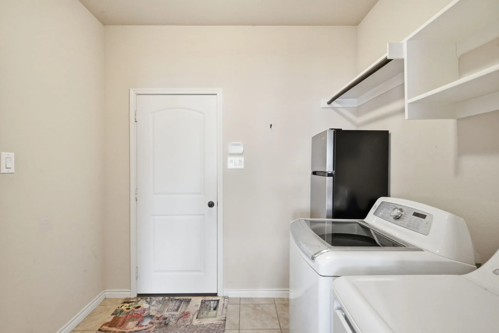 FULL SIZED LAUNDRY
