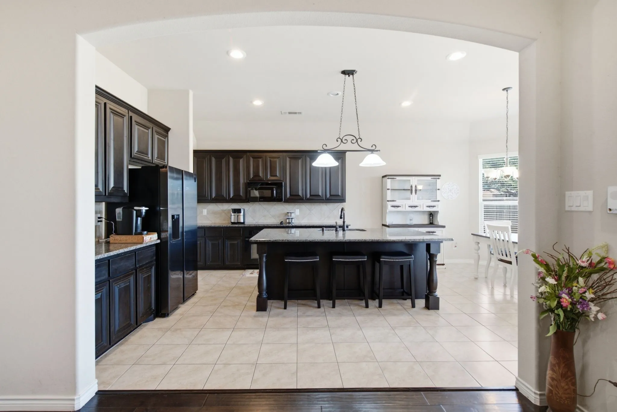 WELL-LAID-OUT KITCHEN