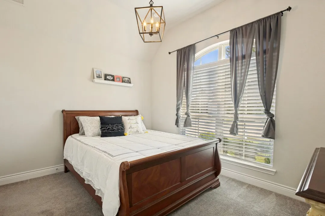 Arched window with blinds, vaulted ceiling, and recessed lighting