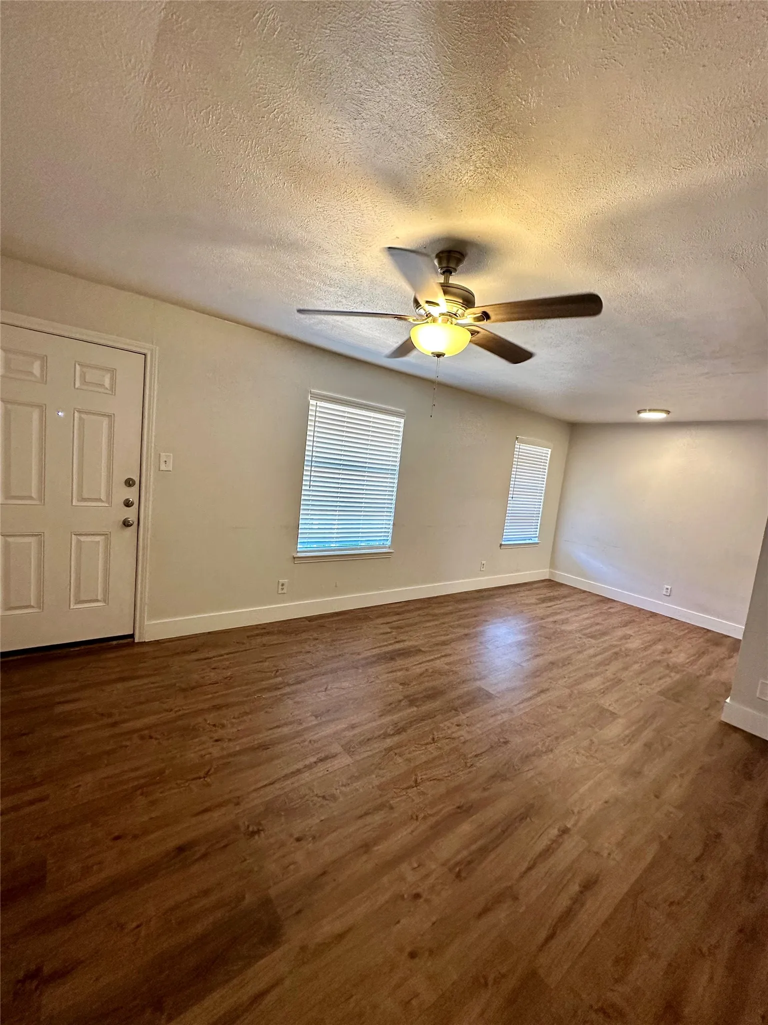 Apartment For Rent in Dallas County , 2211 S Vernon Avenue 219, Dallas, Texas 75224, 1 Bedroom, 1 Bathroom, Garage spaces, 690 Sqft, built in 1969, mls#21382348, Real Estate Agent in Dallas, Homes For Rent in Dallas county, Homes For Rent in Dallas, Realtor in Dallas Texas, Real Estate Brokerage Independent Realty Texas, Luminita Cordes Realtor