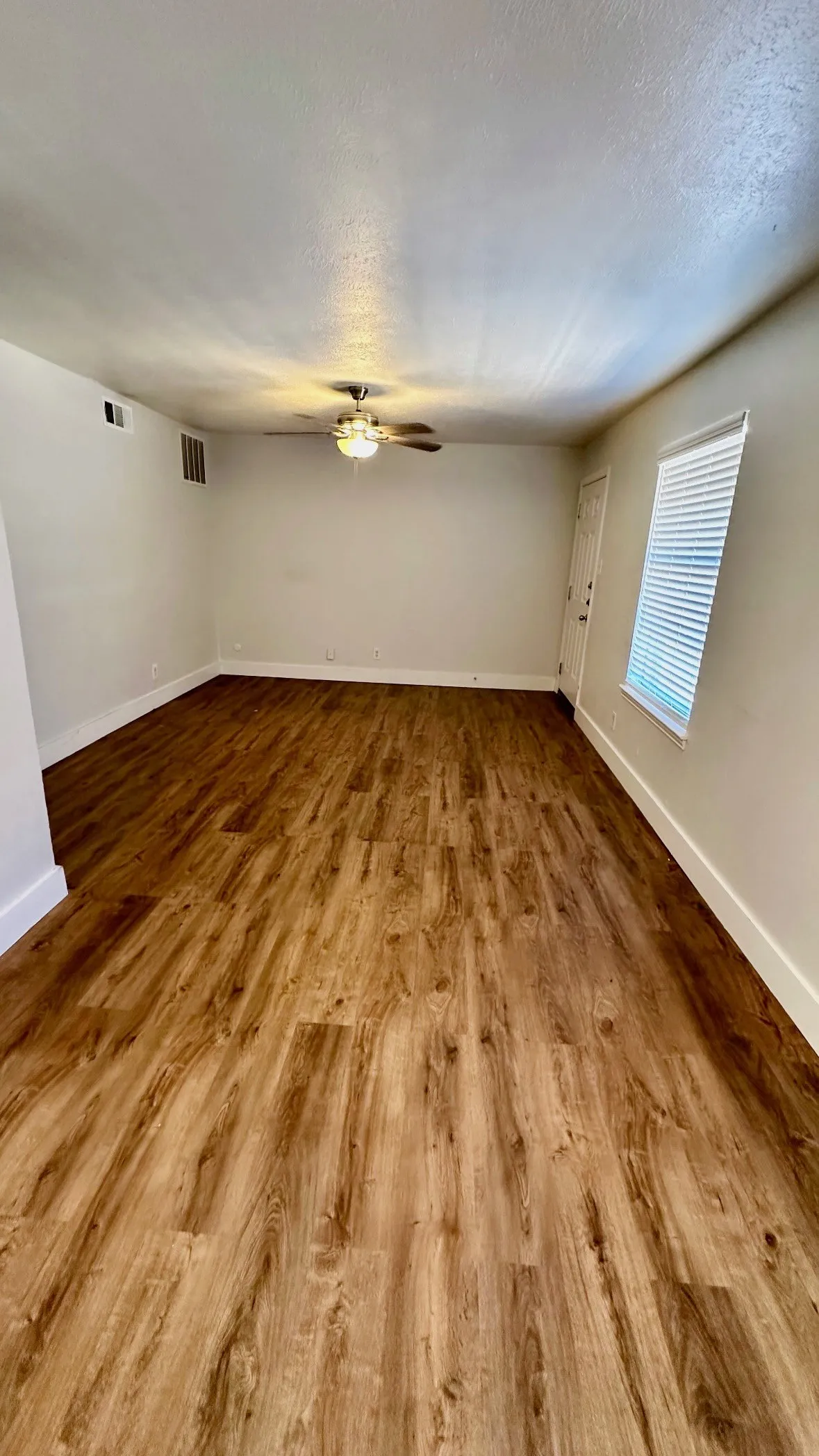 Apartment For Rent in Dallas County , 2211 S Vernon Avenue 219, Dallas, Texas 75224, 1 Bedroom, 1 Bathroom, Garage spaces, 690 Sqft, built in 1969, mls#21382348, Real Estate Agent in Dallas, Homes For Rent in Dallas county, Homes For Rent in Dallas, Realtor in Dallas Texas, Real Estate Brokerage Independent Realty Texas, Luminita Cordes Realtor