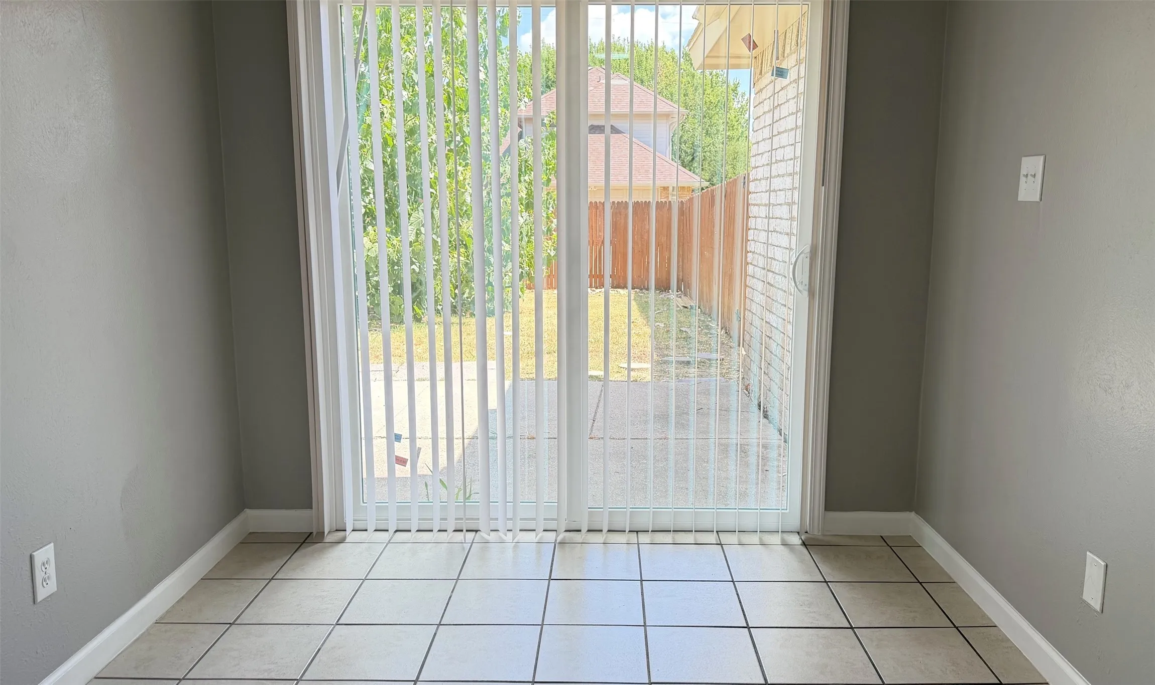 Single Family Residence For Rent in Dallas County , 445 Sandy Knoll Drive, Coppell, Texas 75019, 3 Bedroom, 2 Bathroom, 2 Garage spaces, 1,420 Sqft, built in 1979, mls#21382331, Real Estate Agent in Coppell, Homes For Rent in Dallas county, Homes For Rent in Coppell, Realtor in Coppell Texas, Real Estate Brokerage Independent Realty Texas, Luminita Cordes Realtor