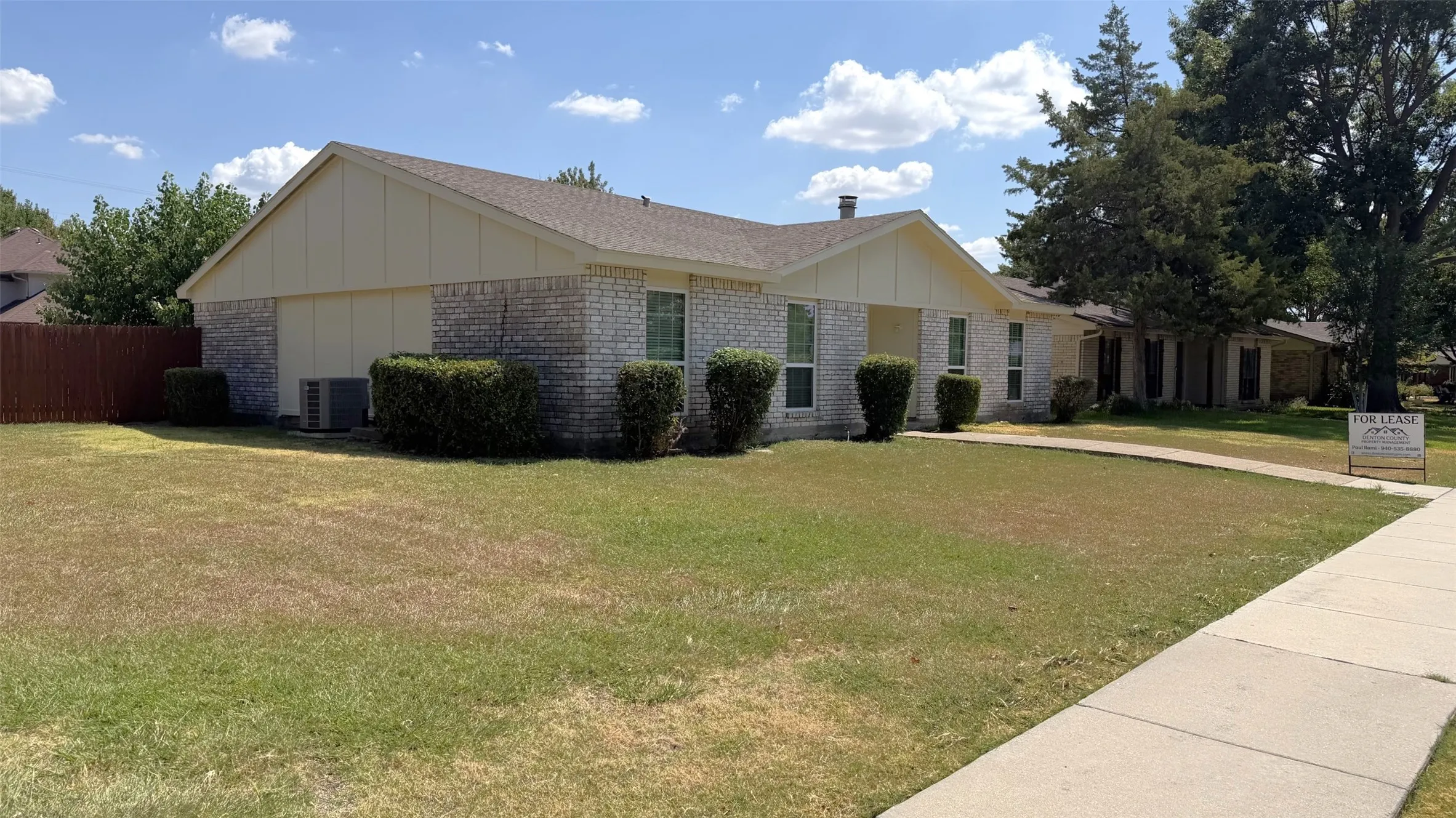 Single Family Residence For Rent in Dallas County , 445 Sandy Knoll Drive, Coppell, Texas 75019, 3 Bedroom, 2 Bathroom, 2 Garage spaces, 1,420 Sqft, built in 1979, mls#21382331, Real Estate Agent in Coppell, Homes For Rent in Dallas county, Homes For Rent in Coppell, Realtor in Coppell Texas, Real Estate Brokerage Independent Realty Texas, Luminita Cordes Realtor
