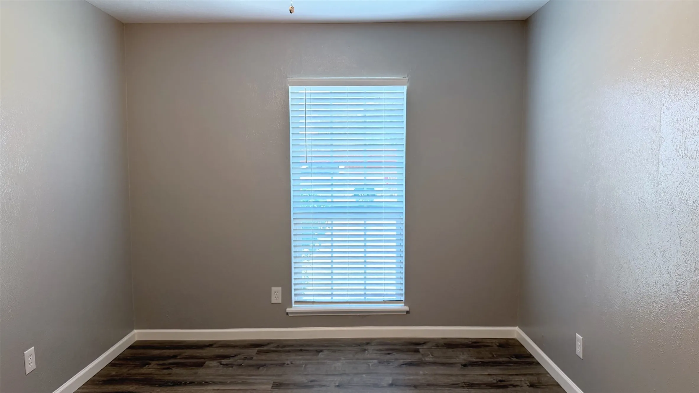 Single Family Residence For Rent in Dallas County , 445 Sandy Knoll Drive, Coppell, Texas 75019, 3 Bedroom, 2 Bathroom, 2 Garage spaces, 1,420 Sqft, built in 1979, mls#21382331, Real Estate Agent in Coppell, Homes For Rent in Dallas county, Homes For Rent in Coppell, Realtor in Coppell Texas, Real Estate Brokerage Independent Realty Texas, Luminita Cordes Realtor
