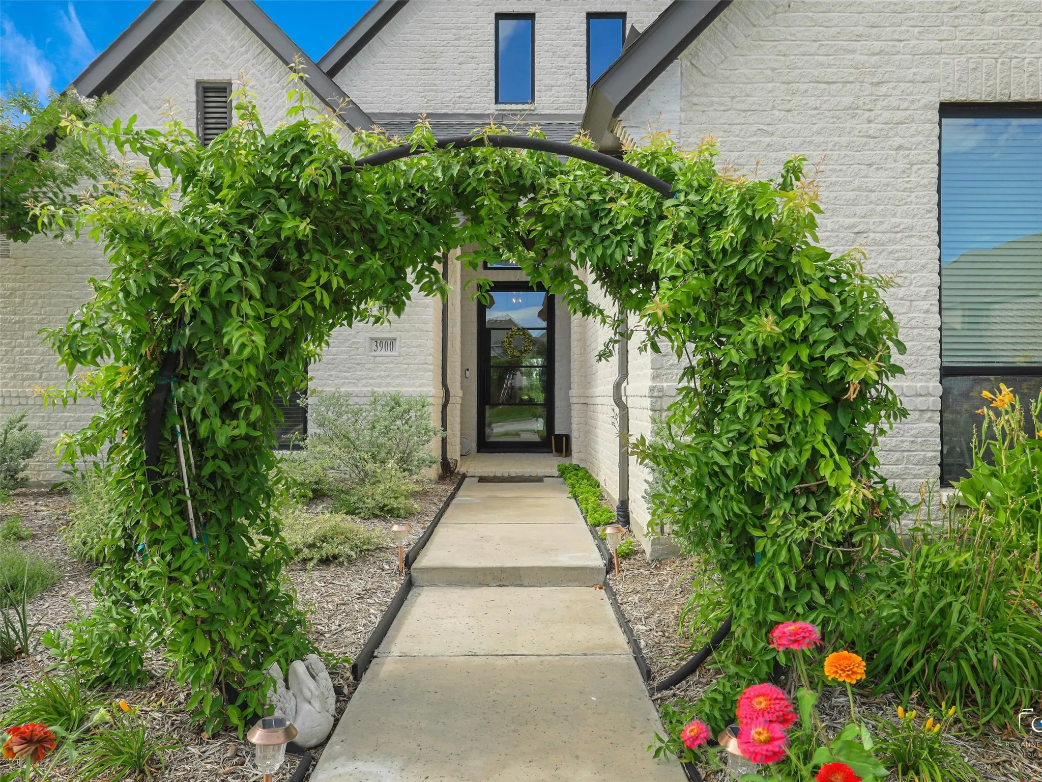 Single Family Residence For Sale in Denton County , 3900 Pepper Grass Lane, Prosper, Texas 75078, 4 Bedroom, 4 Bathroom, 3 Garage spaces, 3,660 Sqft, built in 2018, mls#21379909, Real Estate Agent in Prosper, Homes For Sale in Denton county, Homes For Sale in Prosper, Realtor in Prosper Texas, Real Estate Brokerage Independent Realty Texas, Luminita Cordes Realtor