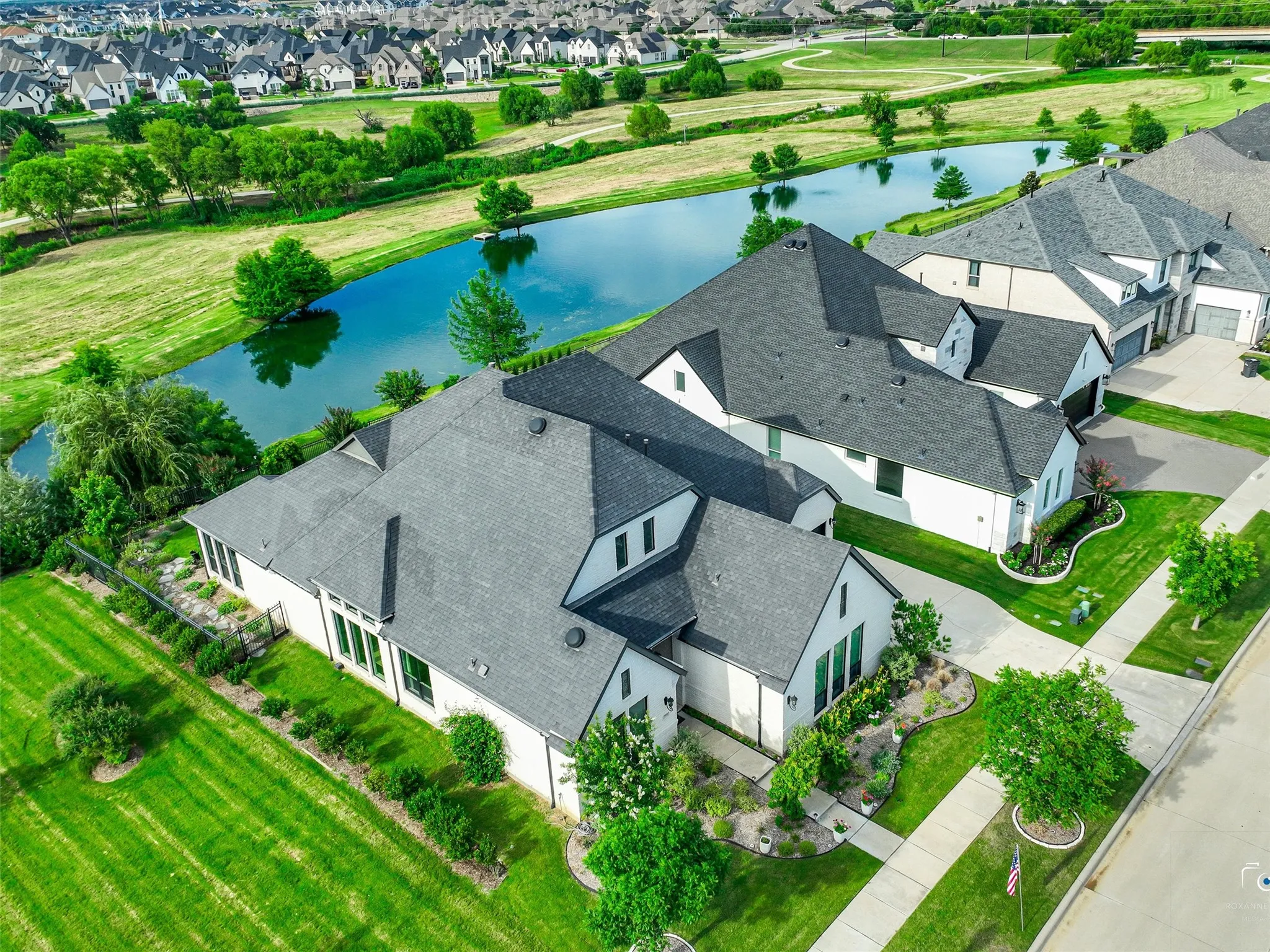 Single Family Residence For Sale in Denton County , 3900 Pepper Grass Lane, Prosper, Texas 75078, 4 Bedroom, 4 Bathroom, 3 Garage spaces, 3,660 Sqft, built in 2018, mls#21379909, Real Estate Agent in Prosper, Homes For Sale in Denton county, Homes For Sale in Prosper, Realtor in Prosper Texas, Real Estate Brokerage Independent Realty Texas, Luminita Cordes Realtor