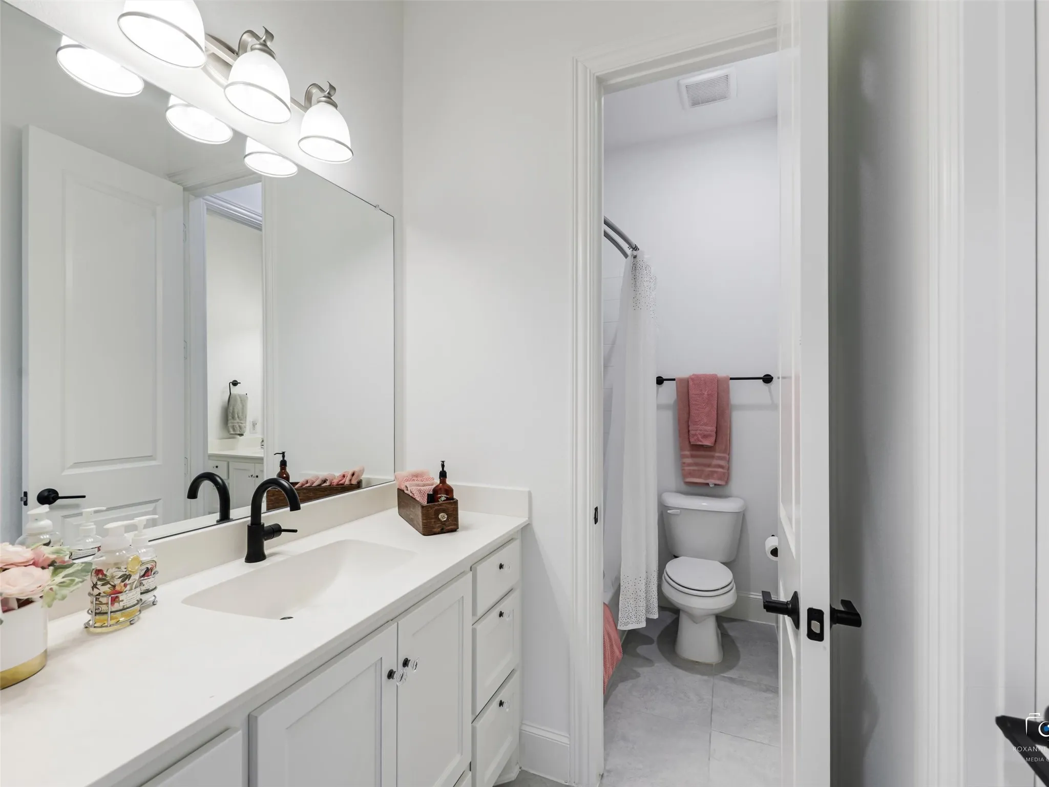 Single Family Residence For Sale in Denton County , 3900 Pepper Grass Lane, Prosper, Texas 75078, 4 Bedroom, 4 Bathroom, 3 Garage spaces, 3,660 Sqft, built in 2018, mls#21379909, Real Estate Agent in Prosper, Homes For Sale in Denton county, Homes For Sale in Prosper, Realtor in Prosper Texas, Real Estate Brokerage Independent Realty Texas, Luminita Cordes Realtor