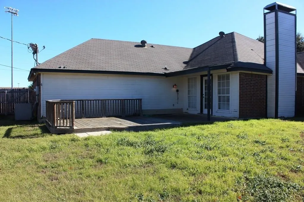 Single Family Residence For Rent in Ellis County , 1303 S 5th Street, Midlothian, Texas 76065, 3 Bedroom, 2 Bathroom, 2 Garage spaces, 1,346 Sqft, built in 1995, mls#21361355, Real Estate Agent in Midlothian, Homes For Rent in Ellis county, Homes For Rent in Midlothian, Realtor in Midlothian Texas, Real Estate Brokerage Independent Realty Texas, Luminita Cordes Realtor