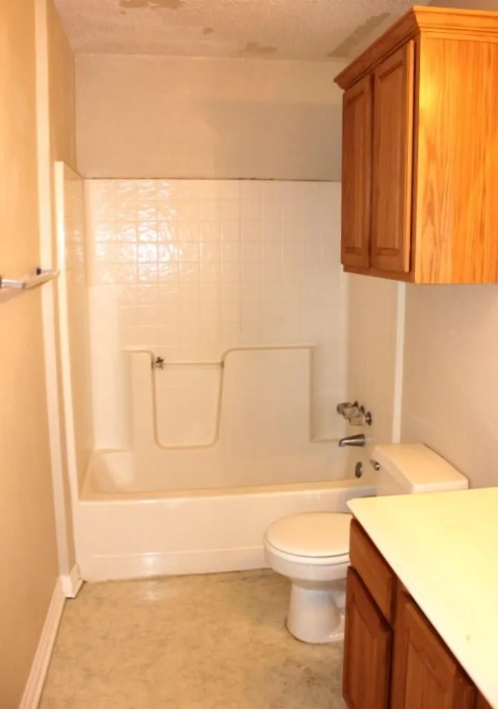 Single Family Residence For Rent in Ellis County , 1303 S 5th Street, Midlothian, Texas 76065, 3 Bedroom, 2 Bathroom, 2 Garage spaces, 1,346 Sqft, built in 1995, mls#21361355, Real Estate Agent in Midlothian, Homes For Rent in Ellis county, Homes For Rent in Midlothian, Realtor in Midlothian Texas, Real Estate Brokerage Independent Realty Texas, Luminita Cordes Realtor