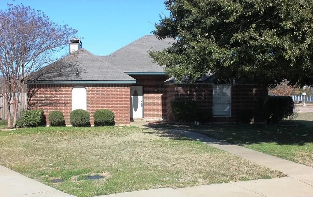 Single Family Residence For Rent in Ellis County , 1303 S 5th Street, Midlothian, Texas 76065, 3 Bedroom, 2 Bathroom, 2 Garage spaces, 1,346 Sqft, built in 1995, mls#21361355, Real Estate Agent in Midlothian, Homes For Rent in Ellis county, Homes For Rent in Midlothian, Realtor in Midlothian Texas, Real Estate Brokerage Independent Realty Texas, Luminita Cordes Realtor