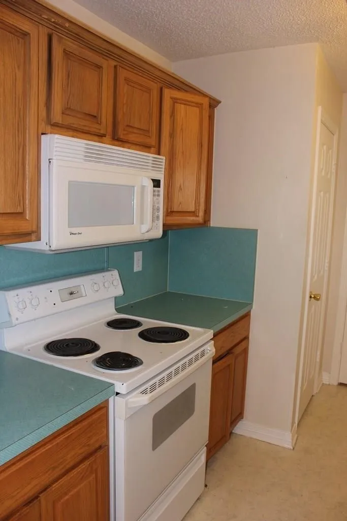 Single Family Residence For Rent in Ellis County , 1303 S 5th Street, Midlothian, Texas 76065, 3 Bedroom, 2 Bathroom, 2 Garage spaces, 1,346 Sqft, built in 1995, mls#21361355, Real Estate Agent in Midlothian, Homes For Rent in Ellis county, Homes For Rent in Midlothian, Realtor in Midlothian Texas, Real Estate Brokerage Independent Realty Texas, Luminita Cordes Realtor
