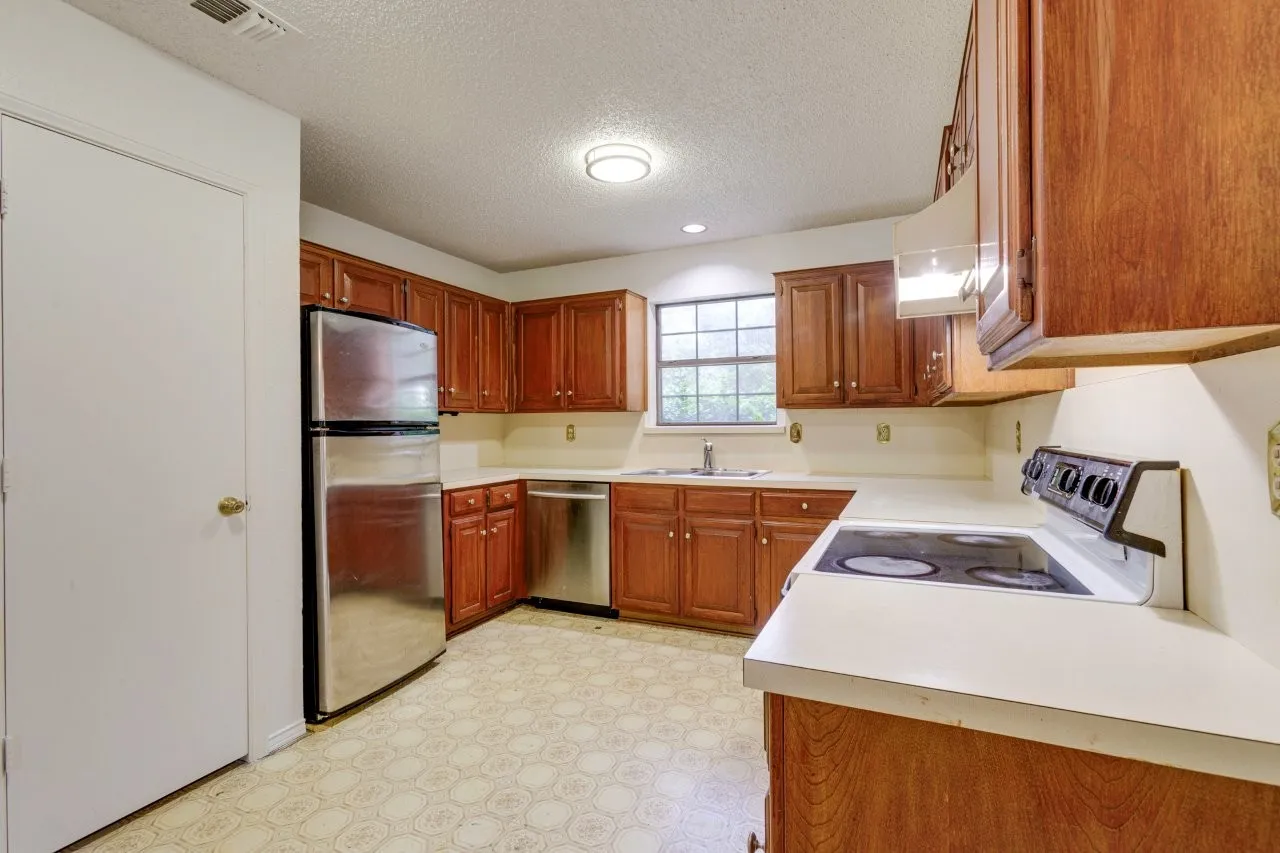Single Family Residence For Rent in Dallas County , 902 Wayne Avenue, Duncanville, Texas 75137, 3 Bedroom, 2 Bathroom, 2 Garage spaces, 1,544 Sqft, built in 1985, mls#21381427, Real Estate Agent in Duncanville, Homes For Rent in Dallas county, Homes For Rent in Duncanville, Realtor in Duncanville Texas, Real Estate Brokerage Independent Realty Texas, Luminita Cordes Realtor