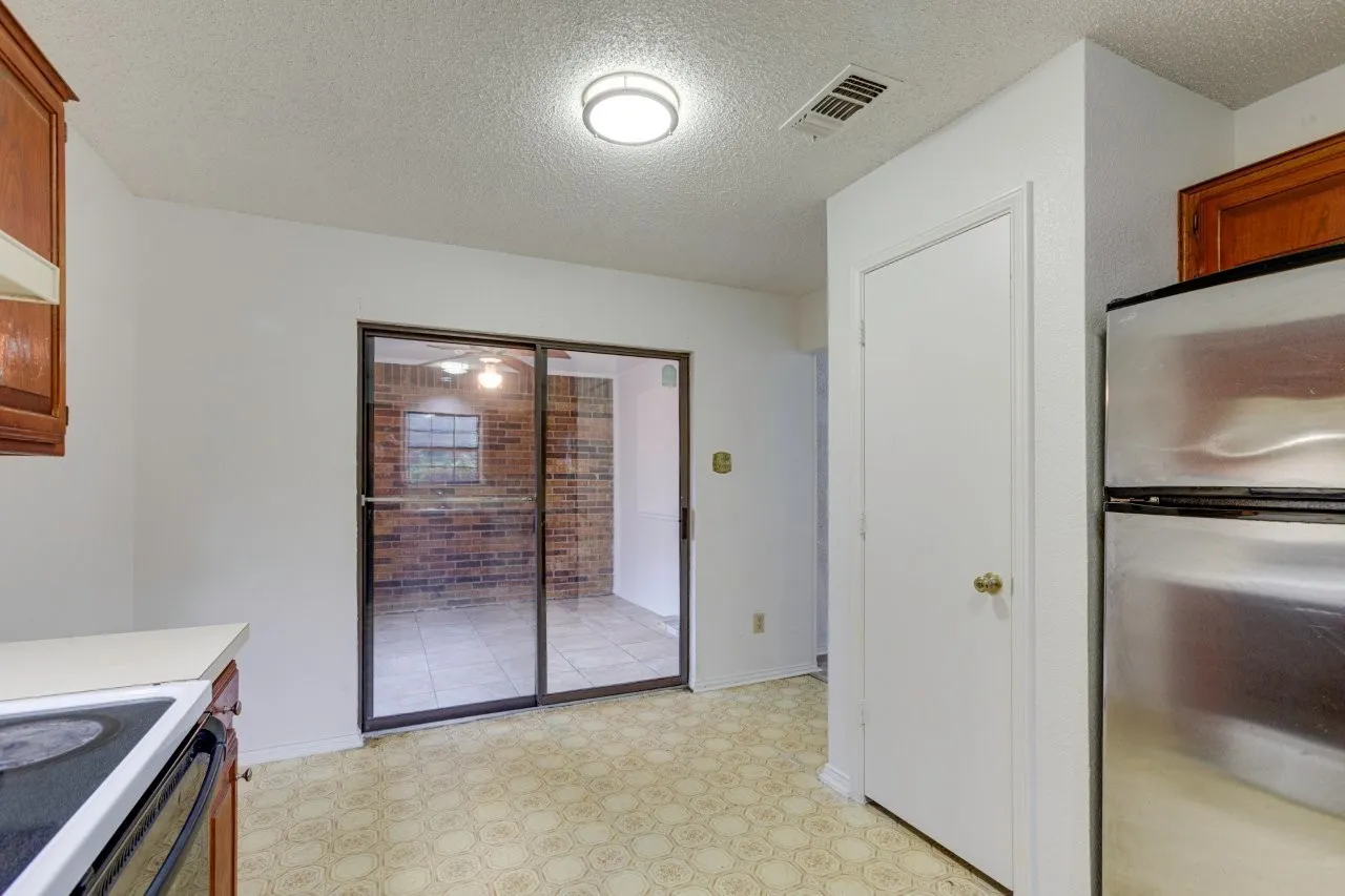 Single Family Residence For Rent in Dallas County , 902 Wayne Avenue, Duncanville, Texas 75137, 3 Bedroom, 2 Bathroom, 2 Garage spaces, 1,544 Sqft, built in 1985, mls#21381427, Real Estate Agent in Duncanville, Homes For Rent in Dallas county, Homes For Rent in Duncanville, Realtor in Duncanville Texas, Real Estate Brokerage Independent Realty Texas, Luminita Cordes Realtor