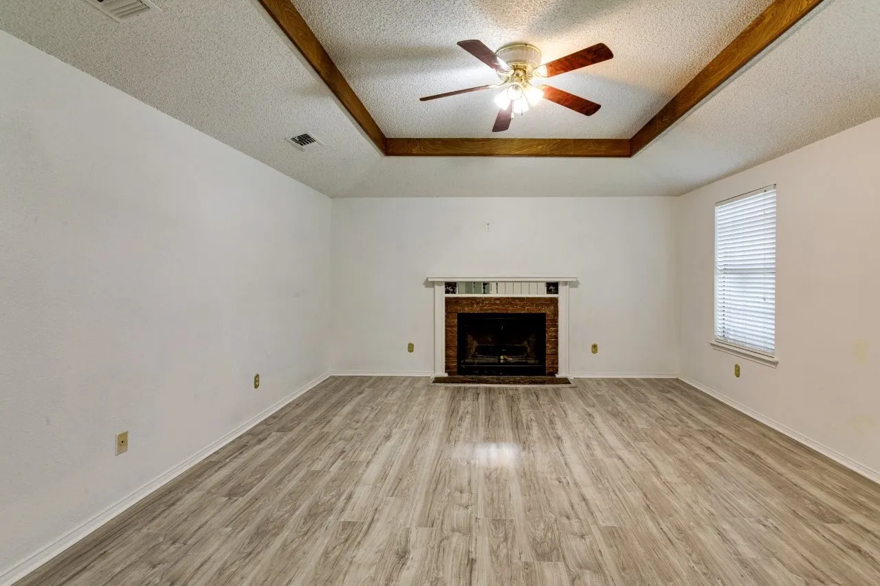 Single Family Residence For Rent in Dallas County , 902 Wayne Avenue, Duncanville, Texas 75137, 3 Bedroom, 2 Bathroom, 2 Garage spaces, 1,544 Sqft, built in 1985, mls#21381427, Real Estate Agent in Duncanville, Homes For Rent in Dallas county, Homes For Rent in Duncanville, Realtor in Duncanville Texas, Real Estate Brokerage Independent Realty Texas, Luminita Cordes Realtor