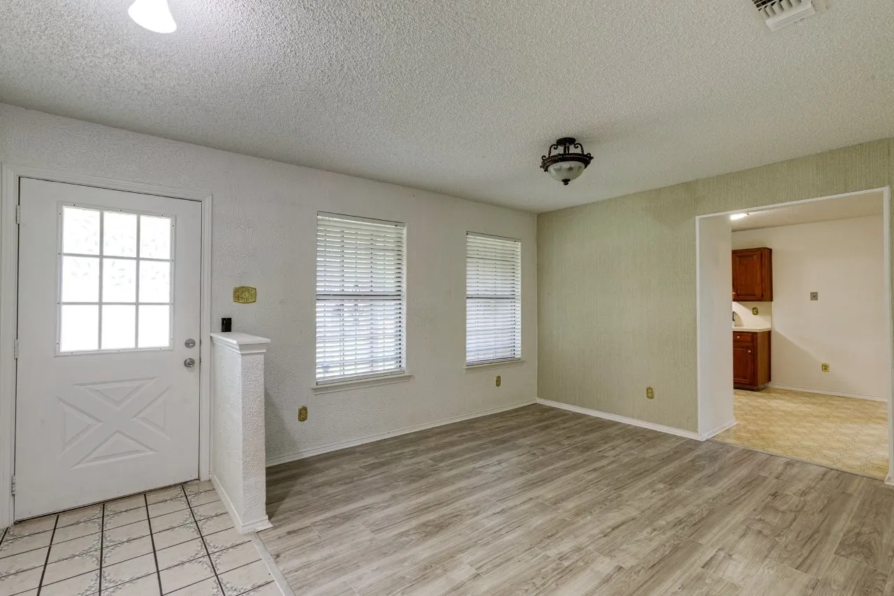Single Family Residence For Rent in Dallas County , 902 Wayne Avenue, Duncanville, Texas 75137, 3 Bedroom, 2 Bathroom, 2 Garage spaces, 1,544 Sqft, built in 1985, mls#21381427, Real Estate Agent in Duncanville, Homes For Rent in Dallas county, Homes For Rent in Duncanville, Realtor in Duncanville Texas, Real Estate Brokerage Independent Realty Texas, Luminita Cordes Realtor