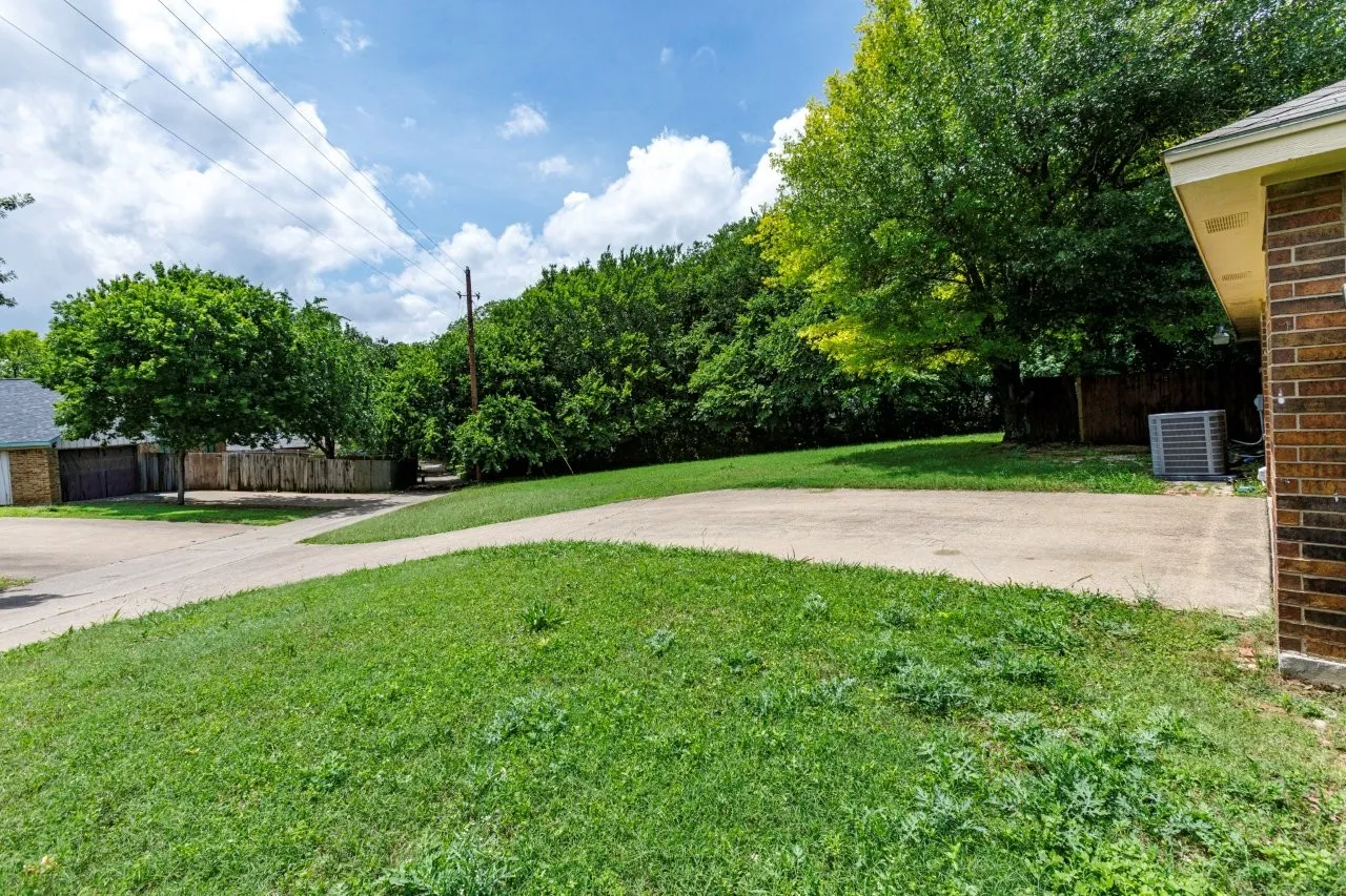Single Family Residence For Rent in Dallas County , 902 Wayne Avenue, Duncanville, Texas 75137, 3 Bedroom, 2 Bathroom, 2 Garage spaces, 1,544 Sqft, built in 1985, mls#21381427, Real Estate Agent in Duncanville, Homes For Rent in Dallas county, Homes For Rent in Duncanville, Realtor in Duncanville Texas, Real Estate Brokerage Independent Realty Texas, Luminita Cordes Realtor