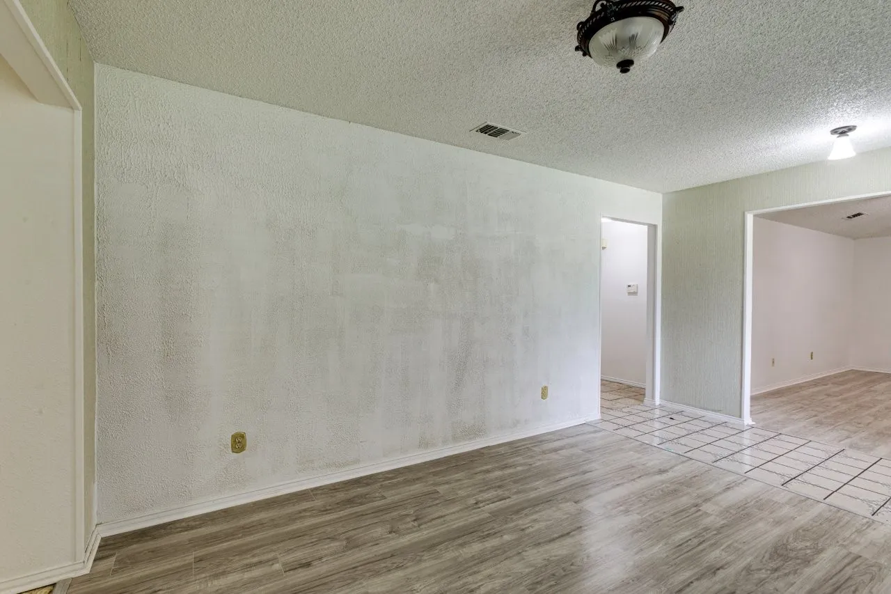 Single Family Residence For Rent in Dallas County , 902 Wayne Avenue, Duncanville, Texas 75137, 3 Bedroom, 2 Bathroom, 2 Garage spaces, 1,544 Sqft, built in 1985, mls#21381427, Real Estate Agent in Duncanville, Homes For Rent in Dallas county, Homes For Rent in Duncanville, Realtor in Duncanville Texas, Real Estate Brokerage Independent Realty Texas, Luminita Cordes Realtor