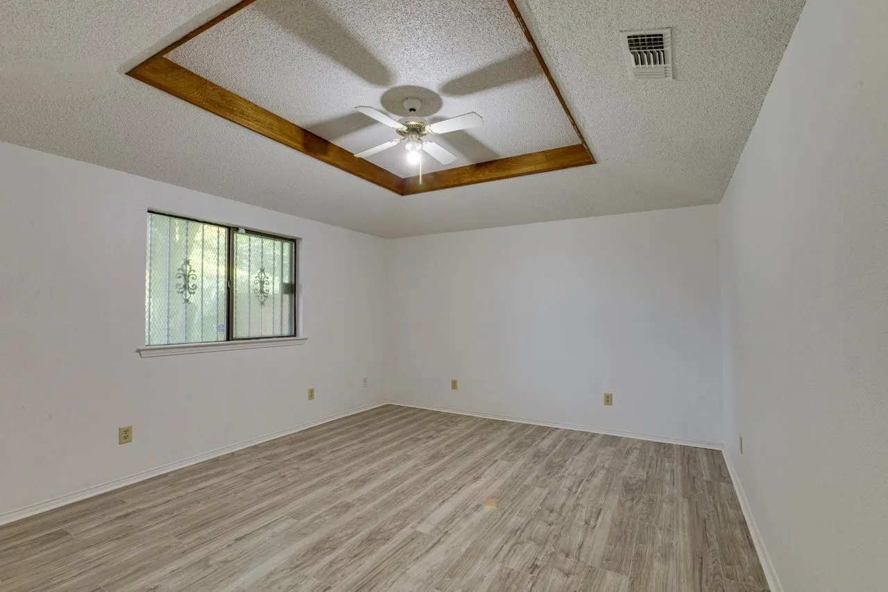 Single Family Residence For Rent in Dallas County , 902 Wayne Avenue, Duncanville, Texas 75137, 3 Bedroom, 2 Bathroom, 2 Garage spaces, 1,544 Sqft, built in 1985, mls#21381427, Real Estate Agent in Duncanville, Homes For Rent in Dallas county, Homes For Rent in Duncanville, Realtor in Duncanville Texas, Real Estate Brokerage Independent Realty Texas, Luminita Cordes Realtor