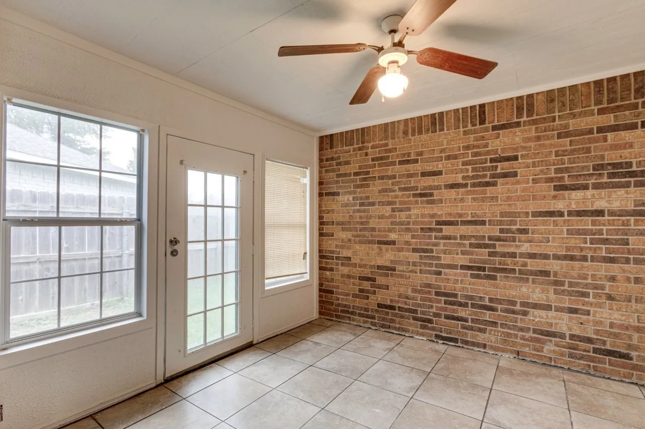 Single Family Residence For Rent in Dallas County , 902 Wayne Avenue, Duncanville, Texas 75137, 3 Bedroom, 2 Bathroom, 2 Garage spaces, 1,544 Sqft, built in 1985, mls#21381427, Real Estate Agent in Duncanville, Homes For Rent in Dallas county, Homes For Rent in Duncanville, Realtor in Duncanville Texas, Real Estate Brokerage Independent Realty Texas, Luminita Cordes Realtor