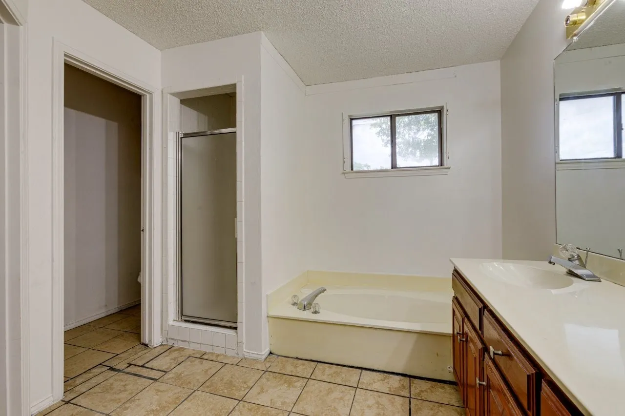 Single Family Residence For Rent in Dallas County , 902 Wayne Avenue, Duncanville, Texas 75137, 3 Bedroom, 2 Bathroom, 2 Garage spaces, 1,544 Sqft, built in 1985, mls#21381427, Real Estate Agent in Duncanville, Homes For Rent in Dallas county, Homes For Rent in Duncanville, Realtor in Duncanville Texas, Real Estate Brokerage Independent Realty Texas, Luminita Cordes Realtor