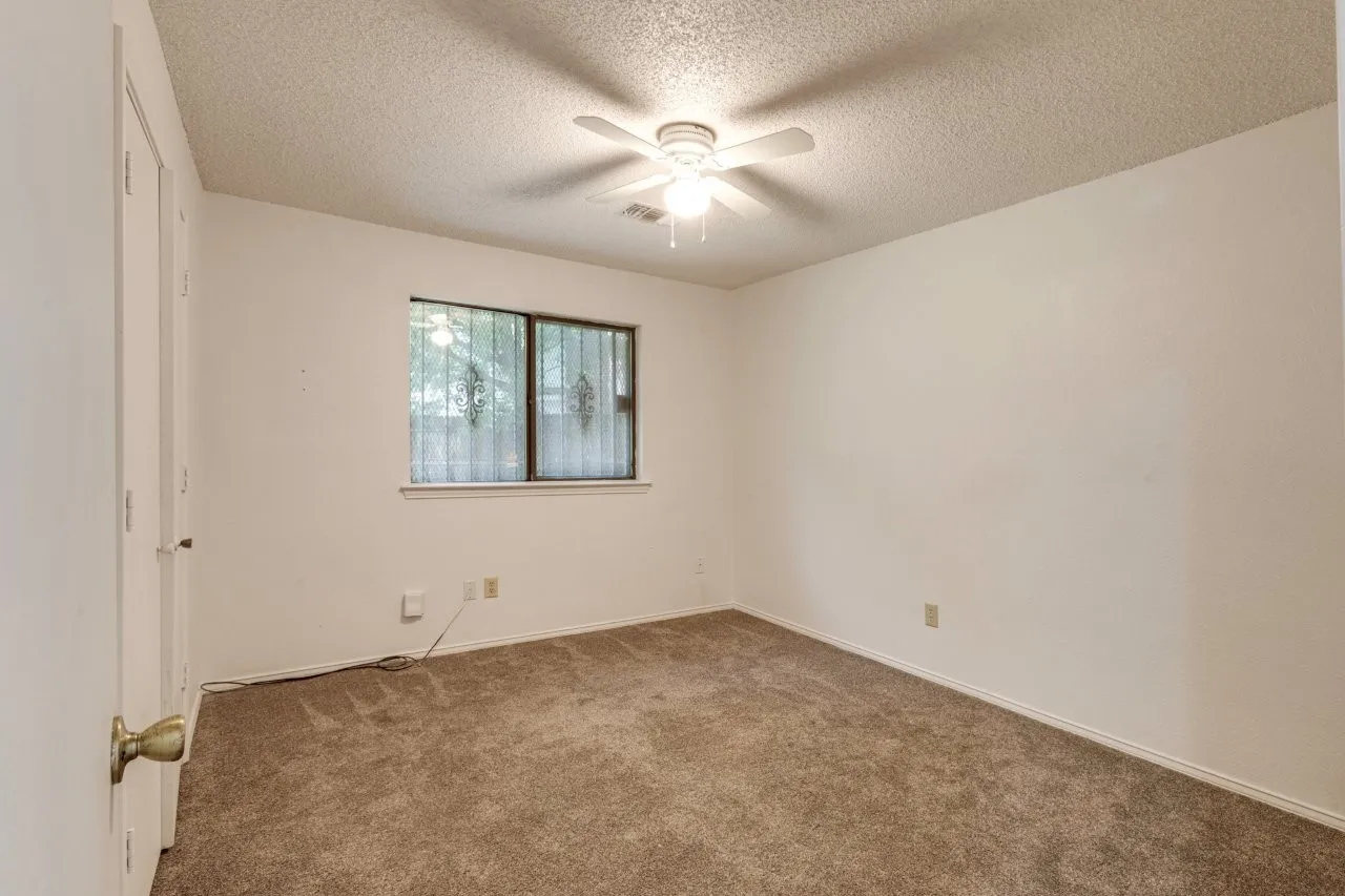 Single Family Residence For Rent in Dallas County , 902 Wayne Avenue, Duncanville, Texas 75137, 3 Bedroom, 2 Bathroom, 2 Garage spaces, 1,544 Sqft, built in 1985, mls#21381427, Real Estate Agent in Duncanville, Homes For Rent in Dallas county, Homes For Rent in Duncanville, Realtor in Duncanville Texas, Real Estate Brokerage Independent Realty Texas, Luminita Cordes Realtor