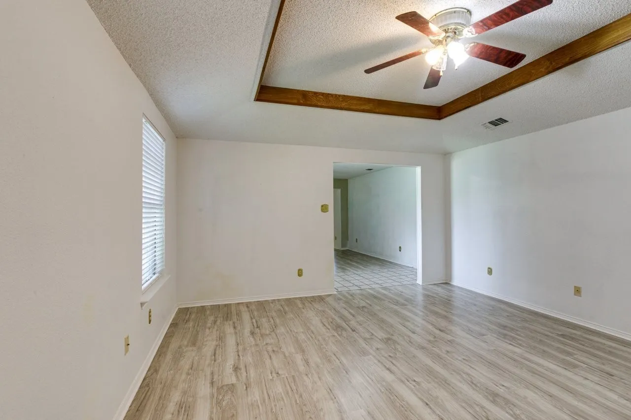 Single Family Residence For Rent in Dallas County , 902 Wayne Avenue, Duncanville, Texas 75137, 3 Bedroom, 2 Bathroom, 2 Garage spaces, 1,544 Sqft, built in 1985, mls#21381427, Real Estate Agent in Duncanville, Homes For Rent in Dallas county, Homes For Rent in Duncanville, Realtor in Duncanville Texas, Real Estate Brokerage Independent Realty Texas, Luminita Cordes Realtor