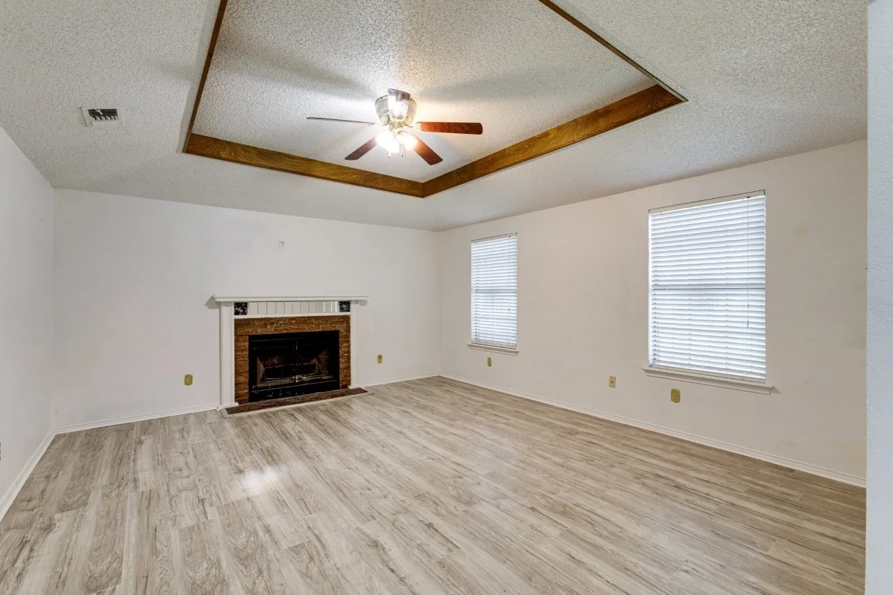 Single Family Residence For Rent in Dallas County , 902 Wayne Avenue, Duncanville, Texas 75137, 3 Bedroom, 2 Bathroom, 2 Garage spaces, 1,544 Sqft, built in 1985, mls#21381427, Real Estate Agent in Duncanville, Homes For Rent in Dallas county, Homes For Rent in Duncanville, Realtor in Duncanville Texas, Real Estate Brokerage Independent Realty Texas, Luminita Cordes Realtor
