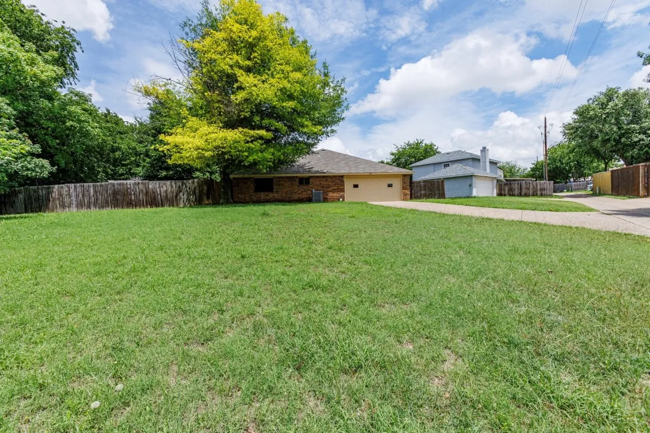 Single Family Residence For Rent in Dallas County , 902 Wayne Avenue, Duncanville, Texas 75137, 3 Bedroom, 2 Bathroom, 2 Garage spaces, 1,544 Sqft, built in 1985, mls#21381427, Real Estate Agent in Duncanville, Homes For Rent in Dallas county, Homes For Rent in Duncanville, Realtor in Duncanville Texas, Real Estate Brokerage Independent Realty Texas, Luminita Cordes Realtor