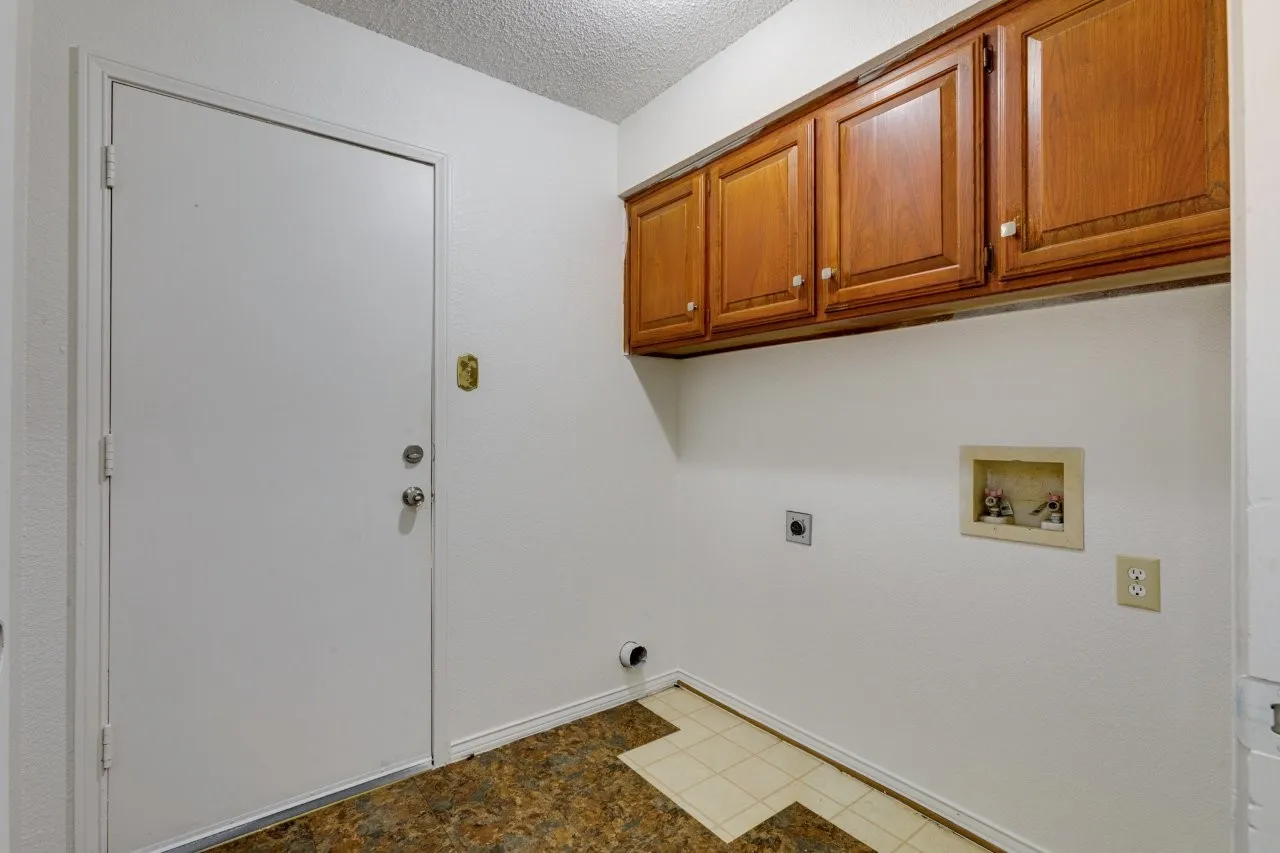 Single Family Residence For Rent in Dallas County , 902 Wayne Avenue, Duncanville, Texas 75137, 3 Bedroom, 2 Bathroom, 2 Garage spaces, 1,544 Sqft, built in 1985, mls#21381427, Real Estate Agent in Duncanville, Homes For Rent in Dallas county, Homes For Rent in Duncanville, Realtor in Duncanville Texas, Real Estate Brokerage Independent Realty Texas, Luminita Cordes Realtor