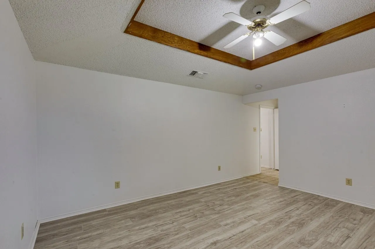 Single Family Residence For Rent in Dallas County , 902 Wayne Avenue, Duncanville, Texas 75137, 3 Bedroom, 2 Bathroom, 2 Garage spaces, 1,544 Sqft, built in 1985, mls#21381427, Real Estate Agent in Duncanville, Homes For Rent in Dallas county, Homes For Rent in Duncanville, Realtor in Duncanville Texas, Real Estate Brokerage Independent Realty Texas, Luminita Cordes Realtor