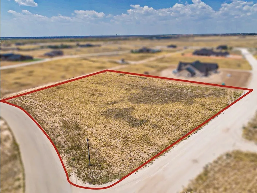 Corner lot with defined boundaries