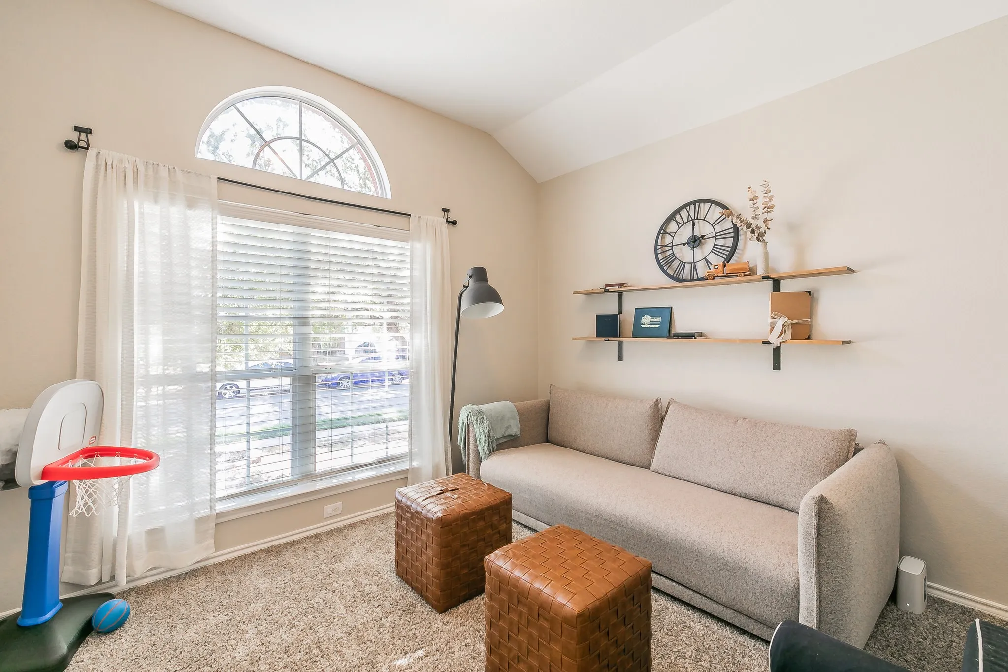 Single Family Residence For Sale in Tarrant County , 5009 Bedfordshire Drive, Fort Worth, Texas 76135, 3 Bedroom, 2 Bathroom, 2 Garage spaces, 1,583 Sqft, built in 2003, mls#21380235, Real Estate Agent in Fort Worth, Homes For Sale in Tarrant county, Homes For Sale in Fort Worth, Realtor in Fort Worth Texas, Real Estate Brokerage Independent Realty Texas, Luminita Cordes Realtor