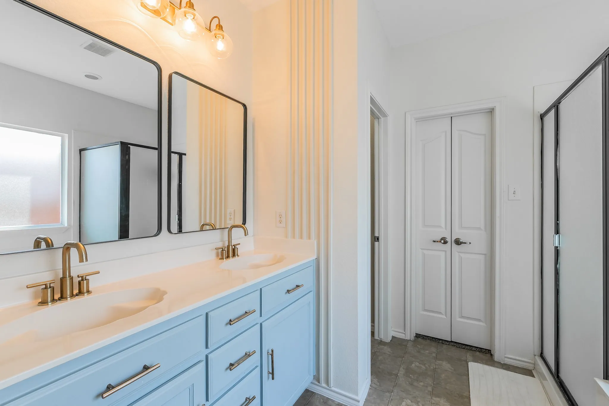 Single Family Residence For Sale in Tarrant County , 5009 Bedfordshire Drive, Fort Worth, Texas 76135, 3 Bedroom, 2 Bathroom, 2 Garage spaces, 1,583 Sqft, built in 2003, mls#21380235, Real Estate Agent in Fort Worth, Homes For Sale in Tarrant county, Homes For Sale in Fort Worth, Realtor in Fort Worth Texas, Real Estate Brokerage Independent Realty Texas, Luminita Cordes Realtor