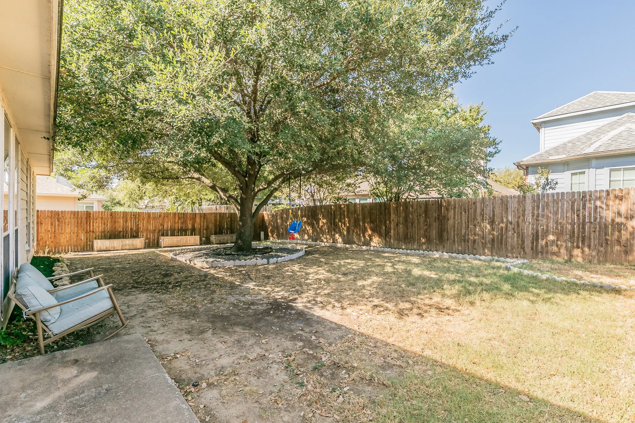 Single Family Residence For Sale in Tarrant County , 5009 Bedfordshire Drive, Fort Worth, Texas 76135, 3 Bedroom, 2 Bathroom, 2 Garage spaces, 1,583 Sqft, built in 2003, mls#21380235, Real Estate Agent in Fort Worth, Homes For Sale in Tarrant county, Homes For Sale in Fort Worth, Realtor in Fort Worth Texas, Real Estate Brokerage Independent Realty Texas, Luminita Cordes Realtor