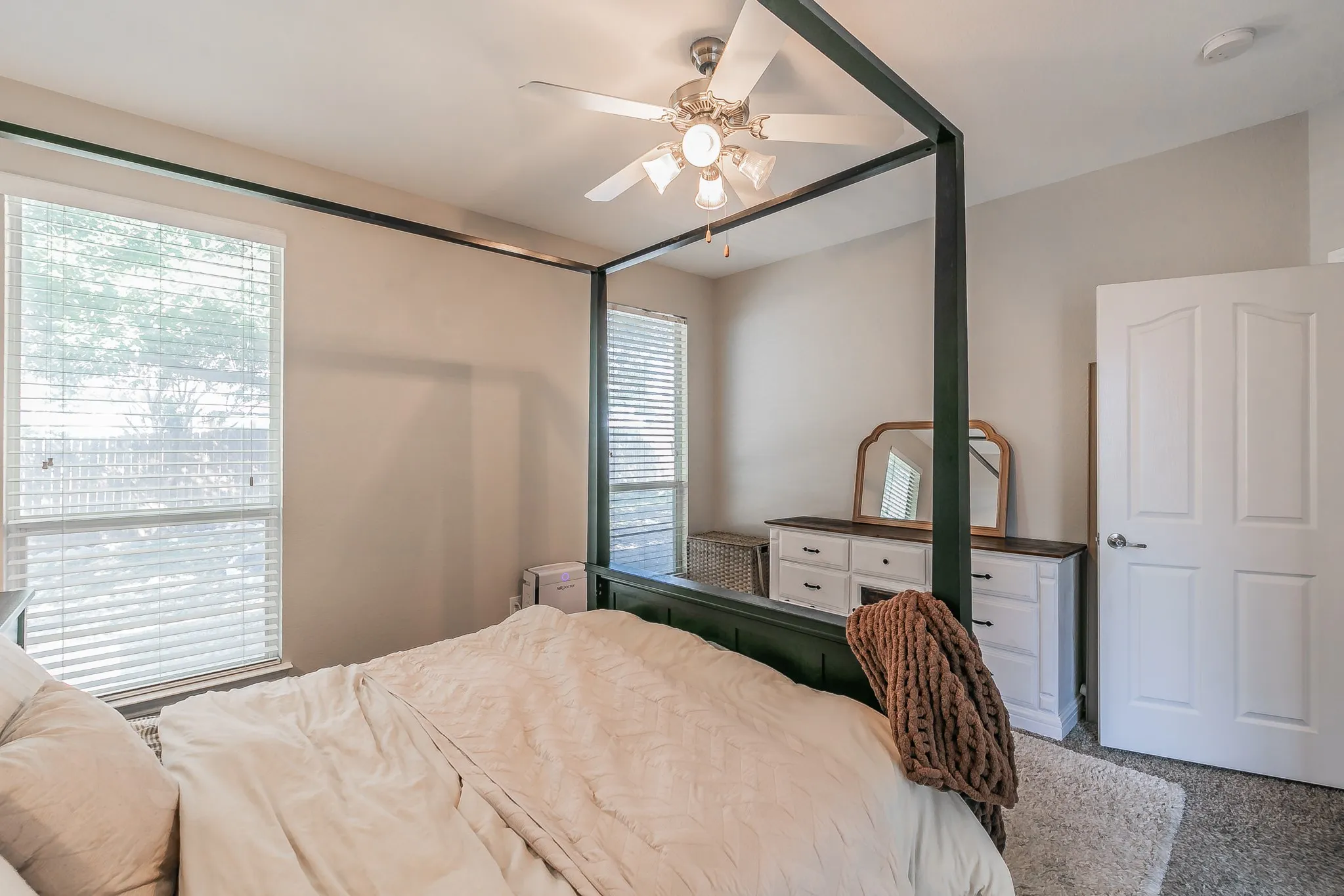 Single Family Residence For Sale in Tarrant County , 5009 Bedfordshire Drive, Fort Worth, Texas 76135, 3 Bedroom, 2 Bathroom, 2 Garage spaces, 1,583 Sqft, built in 2003, mls#21380235, Real Estate Agent in Fort Worth, Homes For Sale in Tarrant county, Homes For Sale in Fort Worth, Realtor in Fort Worth Texas, Real Estate Brokerage Independent Realty Texas, Luminita Cordes Realtor