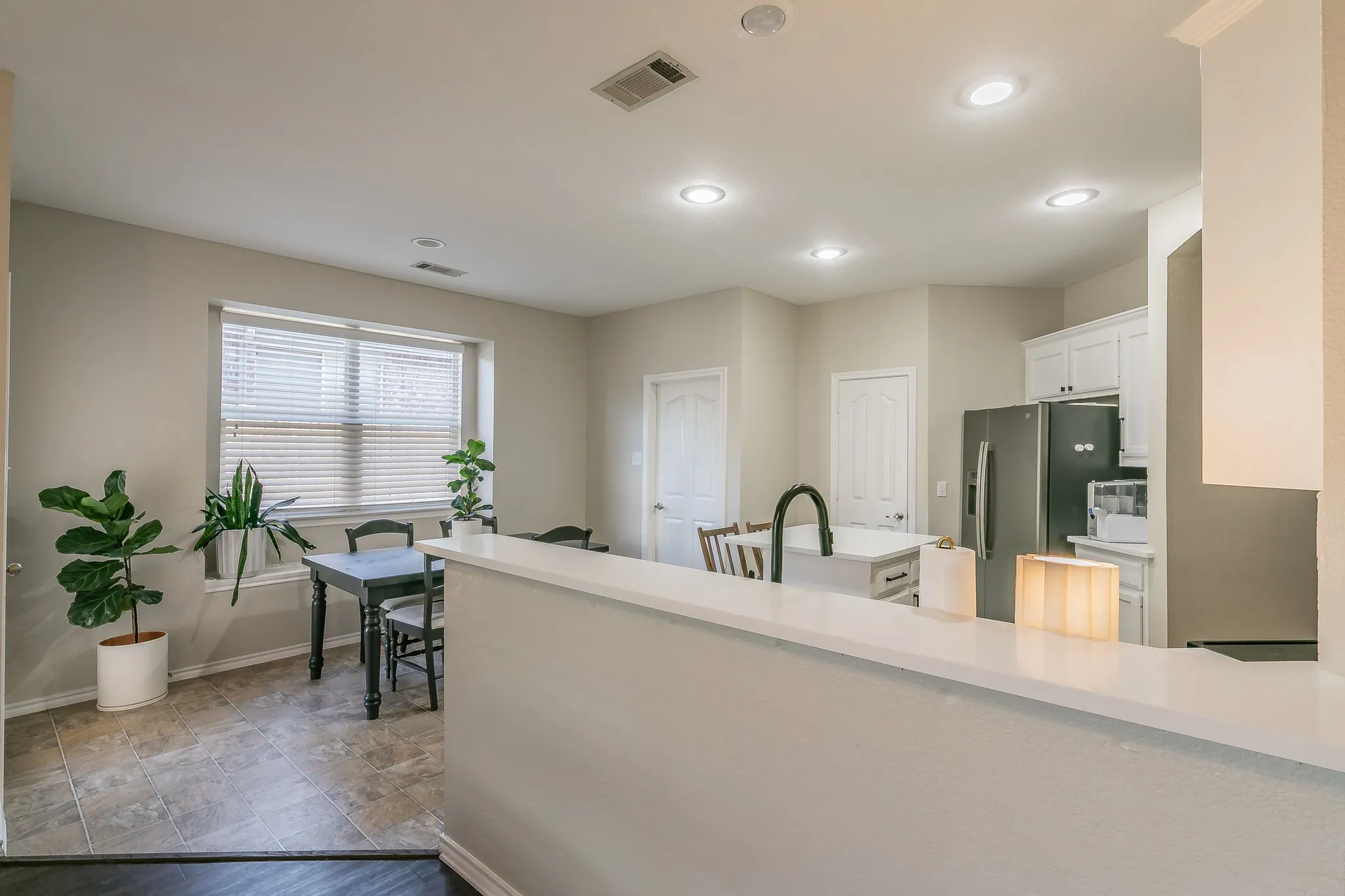 Single Family Residence For Sale in Tarrant County , 5009 Bedfordshire Drive, Fort Worth, Texas 76135, 3 Bedroom, 2 Bathroom, 2 Garage spaces, 1,583 Sqft, built in 2003, mls#21380235, Real Estate Agent in Fort Worth, Homes For Sale in Tarrant county, Homes For Sale in Fort Worth, Realtor in Fort Worth Texas, Real Estate Brokerage Independent Realty Texas, Luminita Cordes Realtor