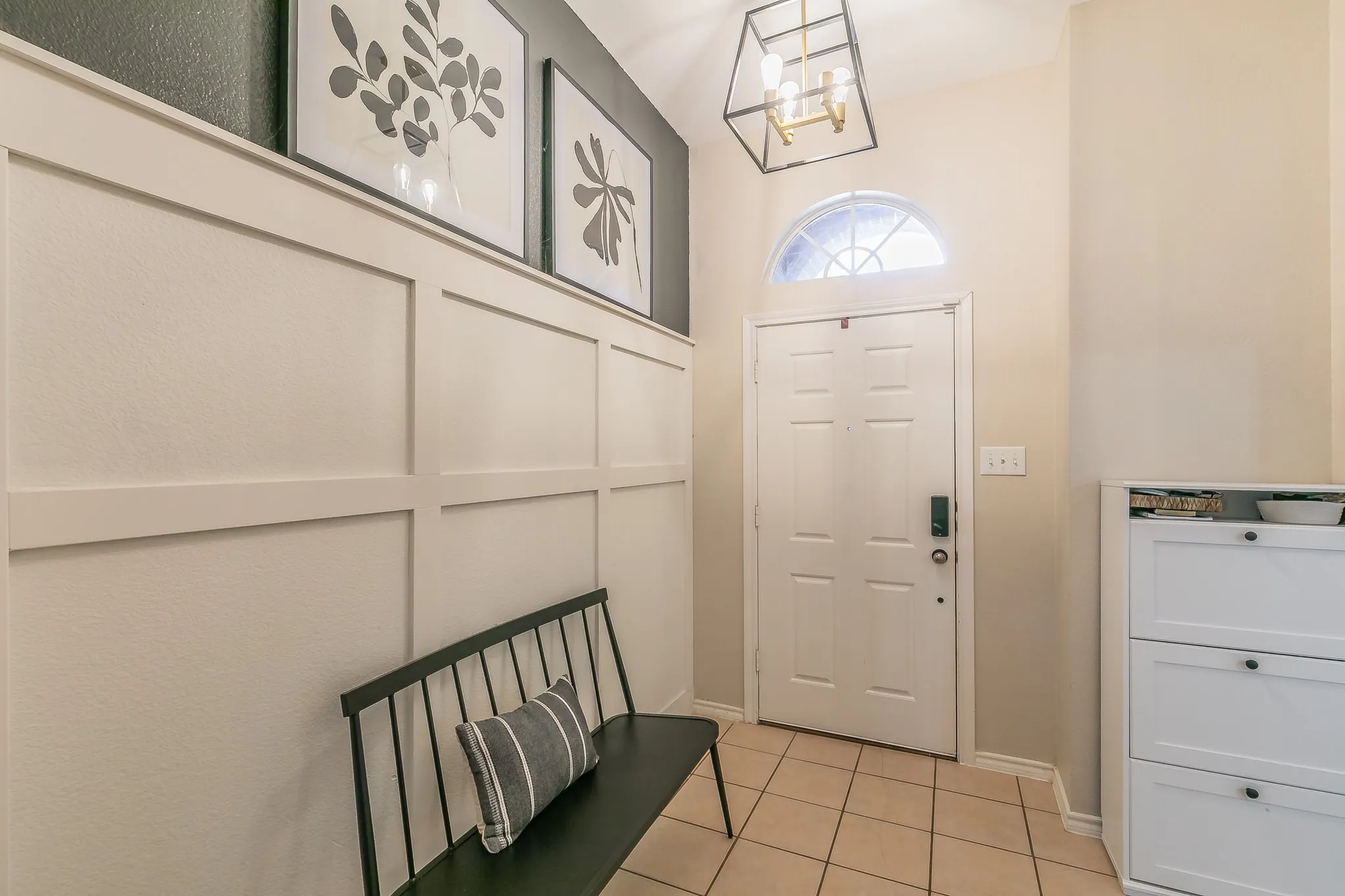 Single Family Residence For Sale in Tarrant County , 5009 Bedfordshire Drive, Fort Worth, Texas 76135, 3 Bedroom, 2 Bathroom, 2 Garage spaces, 1,583 Sqft, built in 2003, mls#21380235, Real Estate Agent in Fort Worth, Homes For Sale in Tarrant county, Homes For Sale in Fort Worth, Realtor in Fort Worth Texas, Real Estate Brokerage Independent Realty Texas, Luminita Cordes Realtor